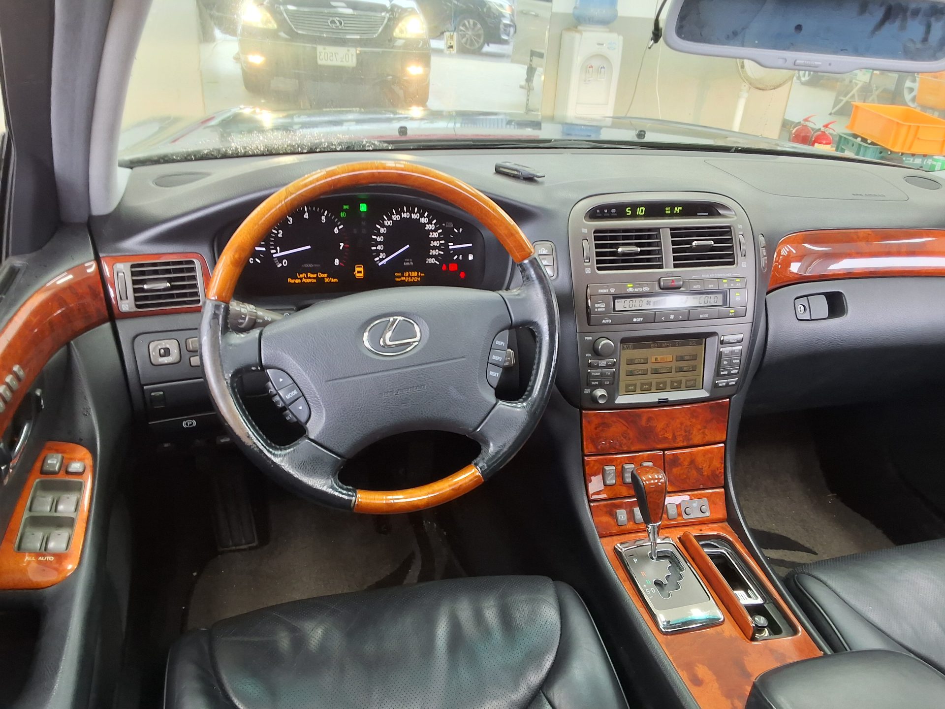 LEXUS LS - 10