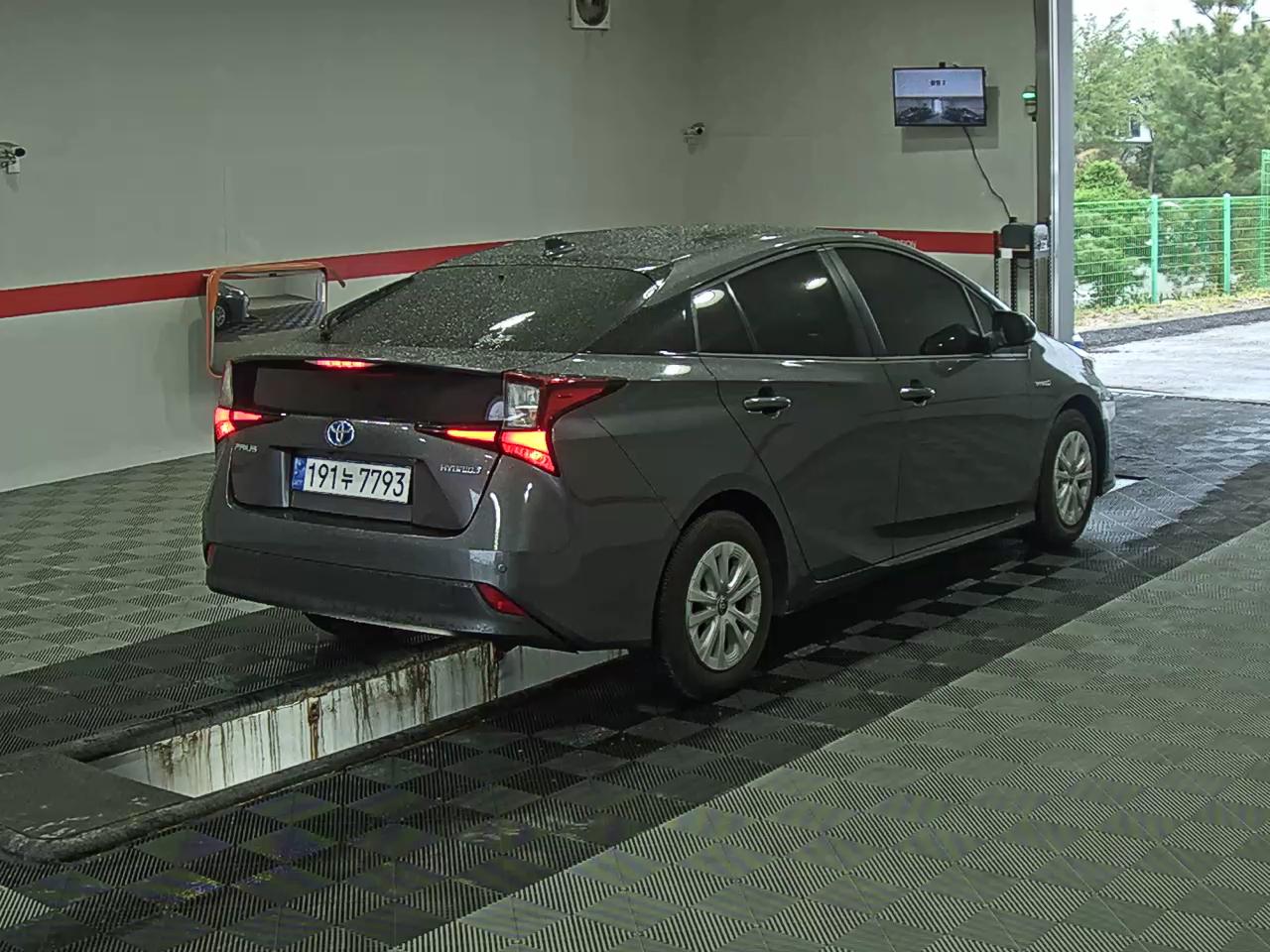 Toyota Prius - 4
