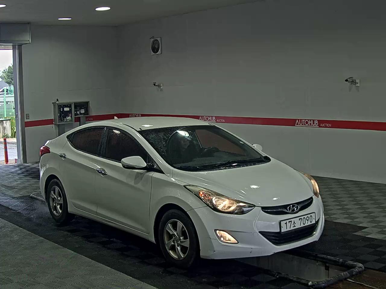 Hyundai Elantra 2011 - Image 2