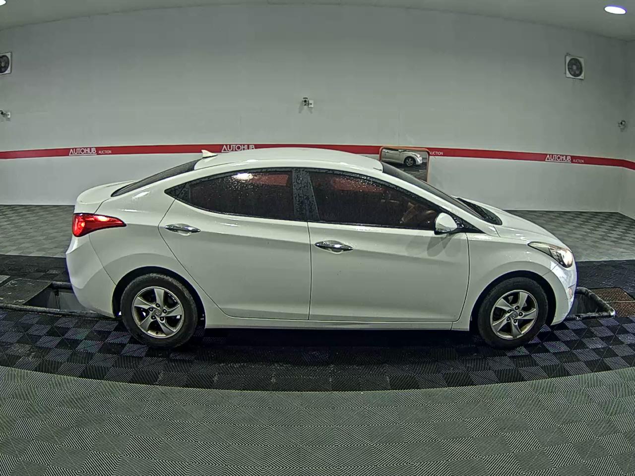 Hyundai Elantra 2011 - Image 3