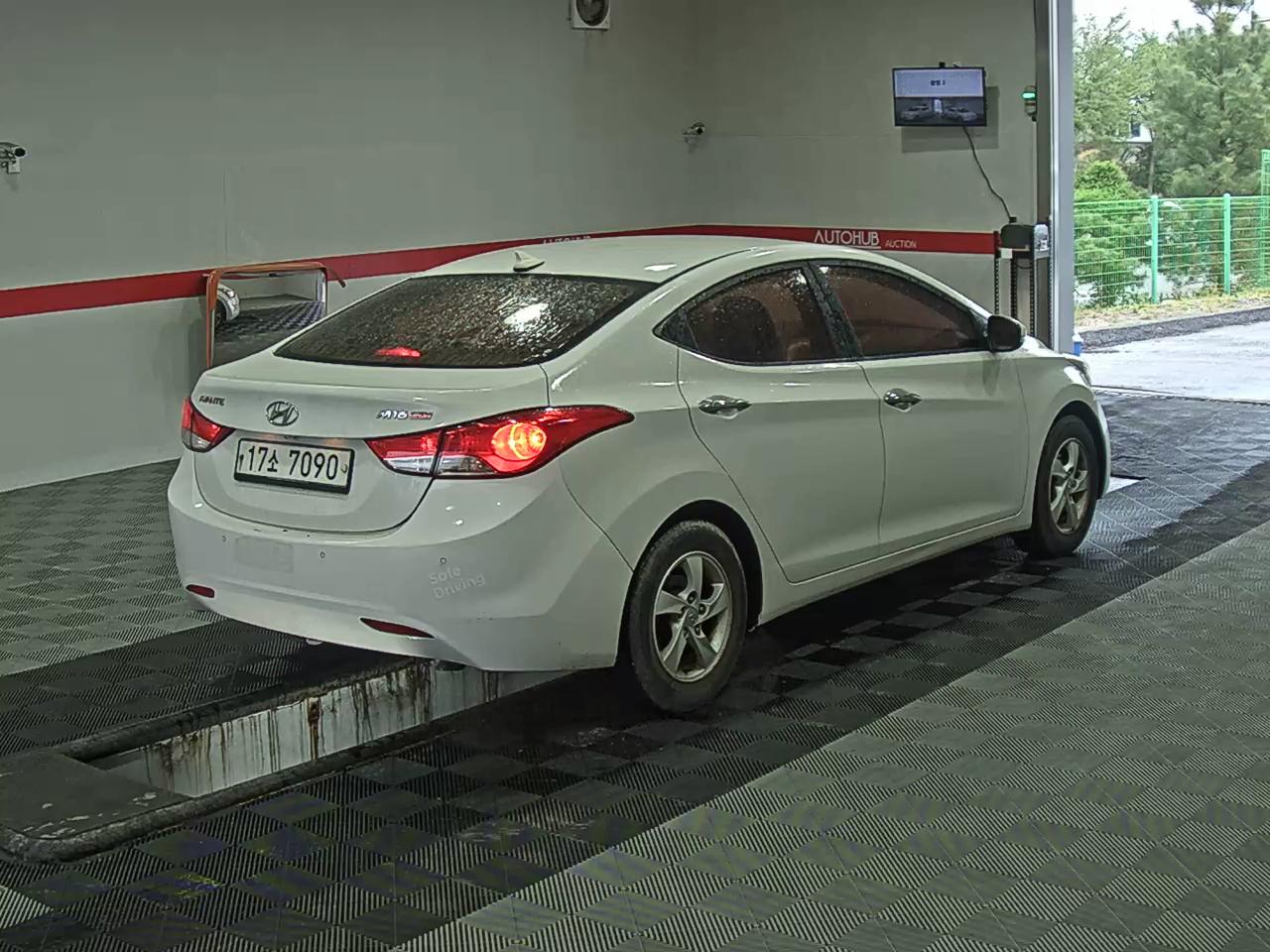 Hyundai Elantra 2011 - Image 4