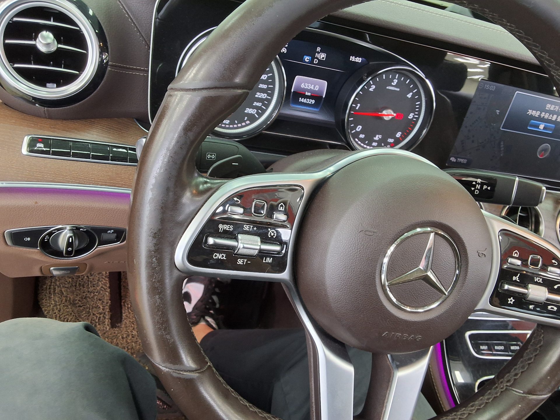 Mercedes-Benz E-Class 2019 - Image 21