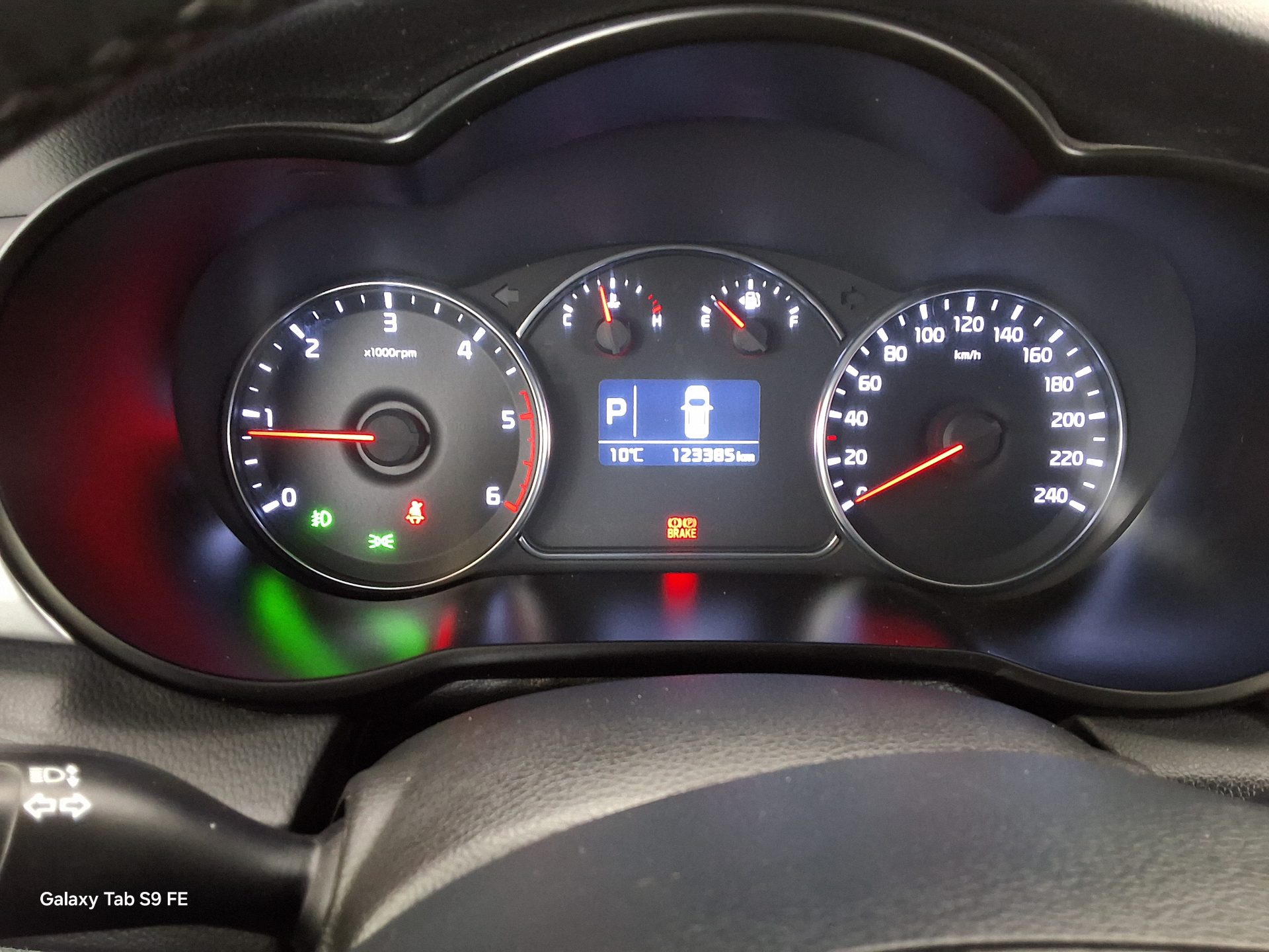 كيا كارينز 2016 - صورة 8