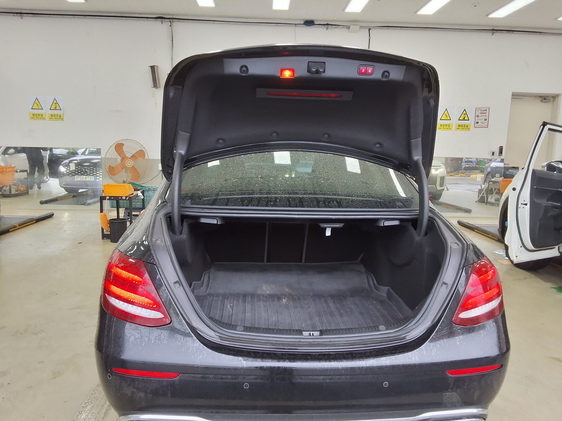 Mercedes-Benz E-Class 2019 - Image 14