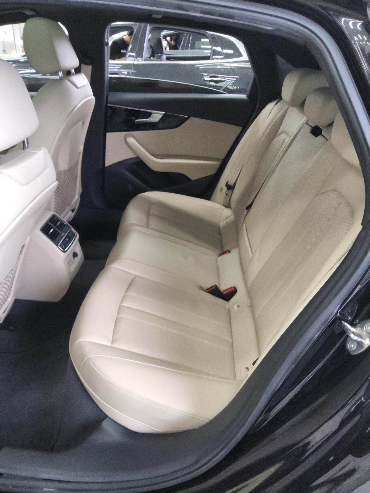 아우디 A4 2021 - 이미지 11