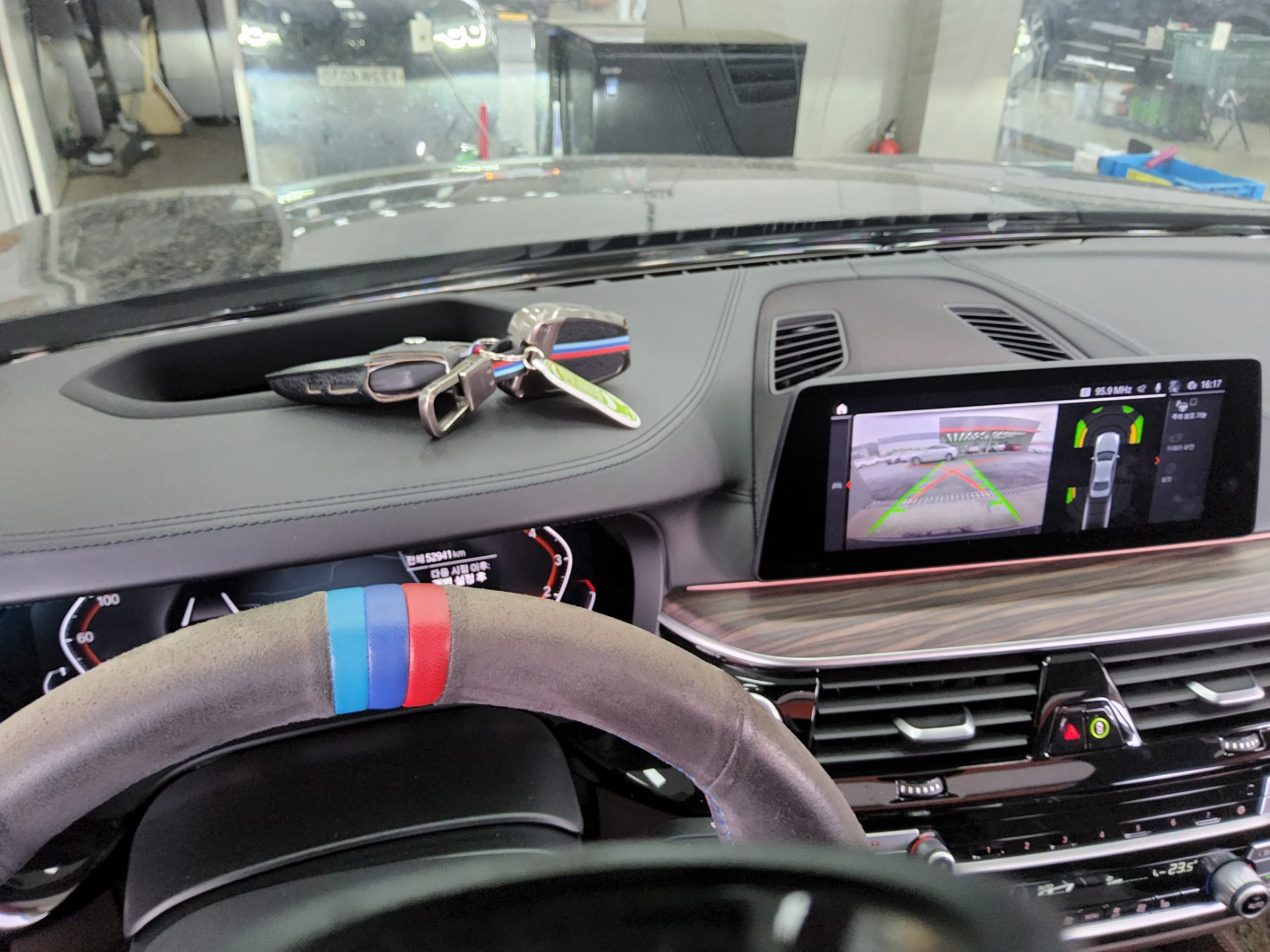 BMW 5 Series 2020 - Image 17