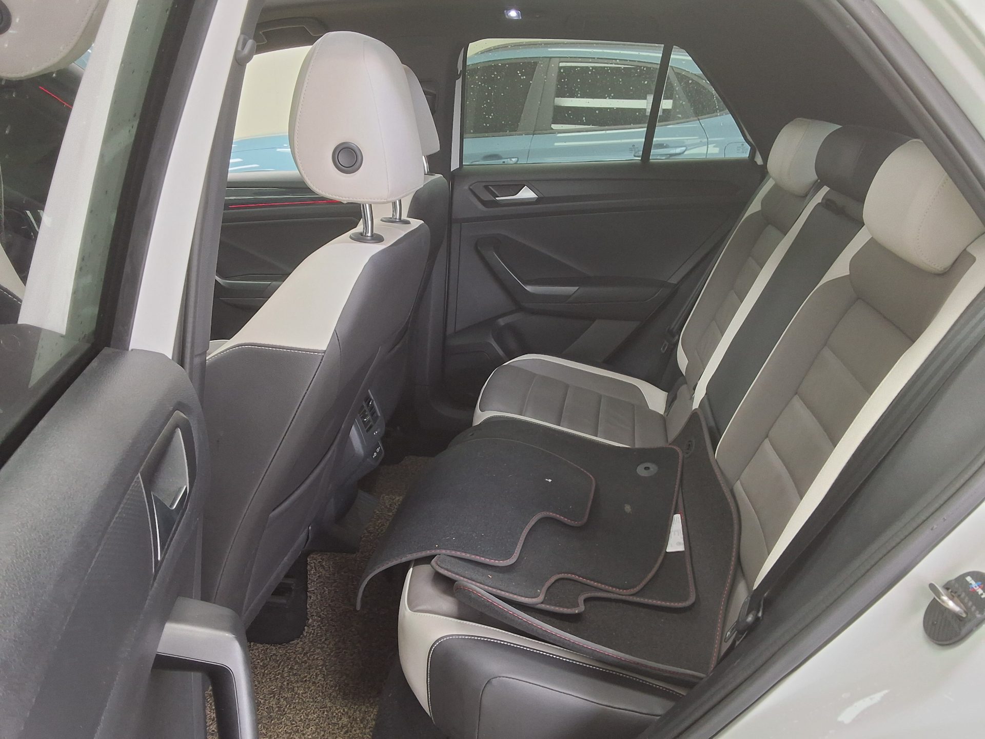 فولكس فاجن تي-روك 2021 - صورة 11