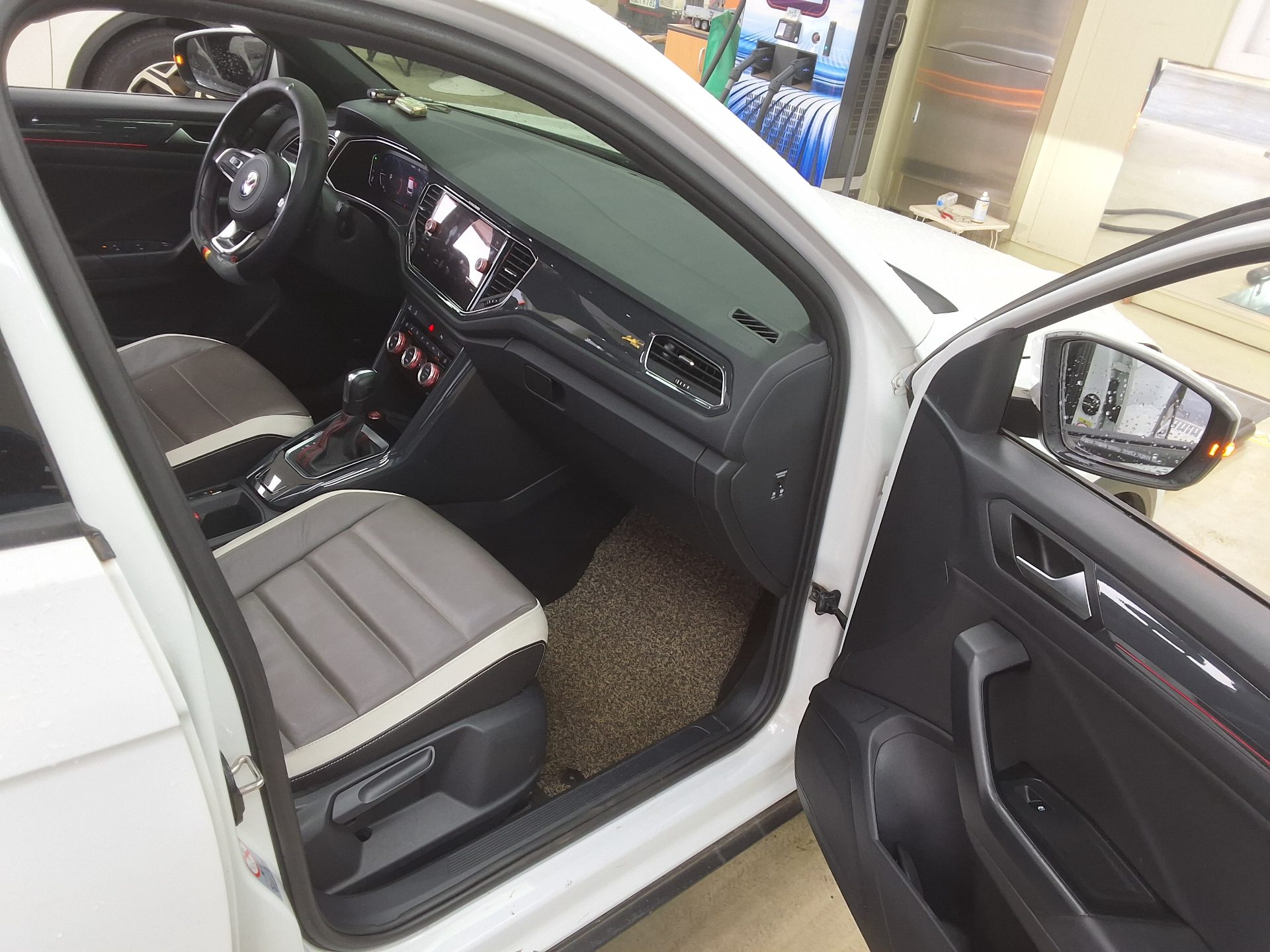 فولكس فاجن تي-روك 2021 - صورة 13