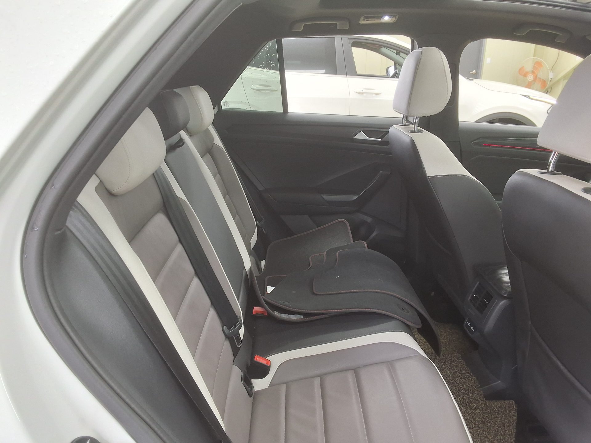 فولكس فاجن تي-روك 2021 - صورة 12