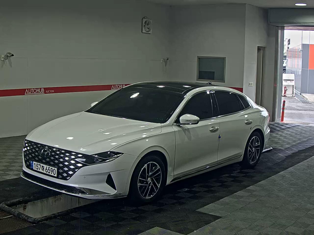 HYUNDAI GRANDEUR LPi RENTAL CAR