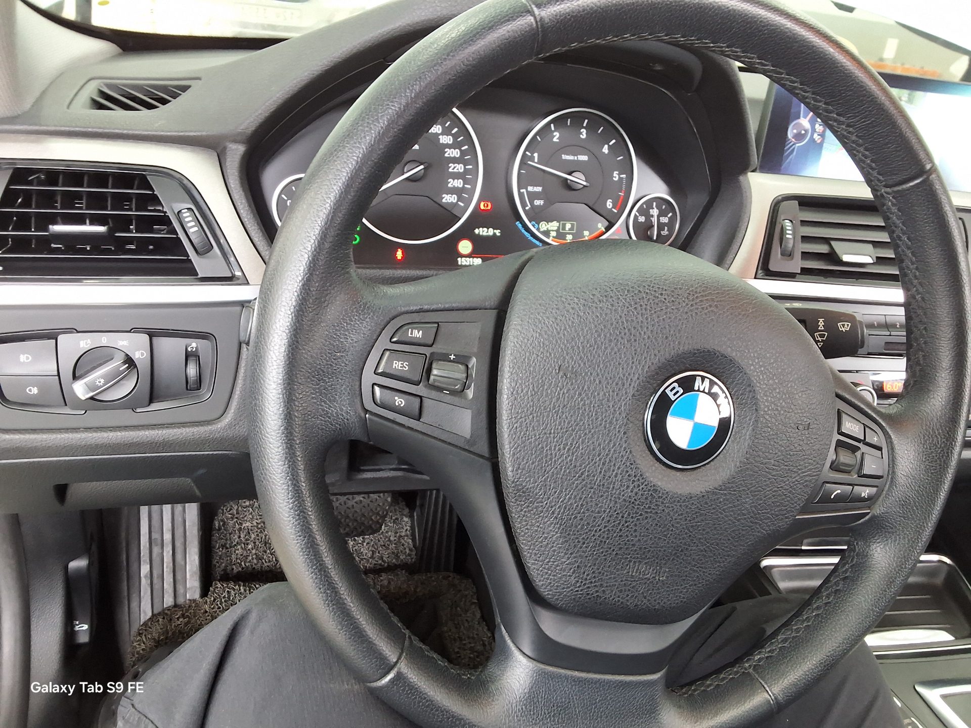 BMW 3 Series 2015 - Image 16