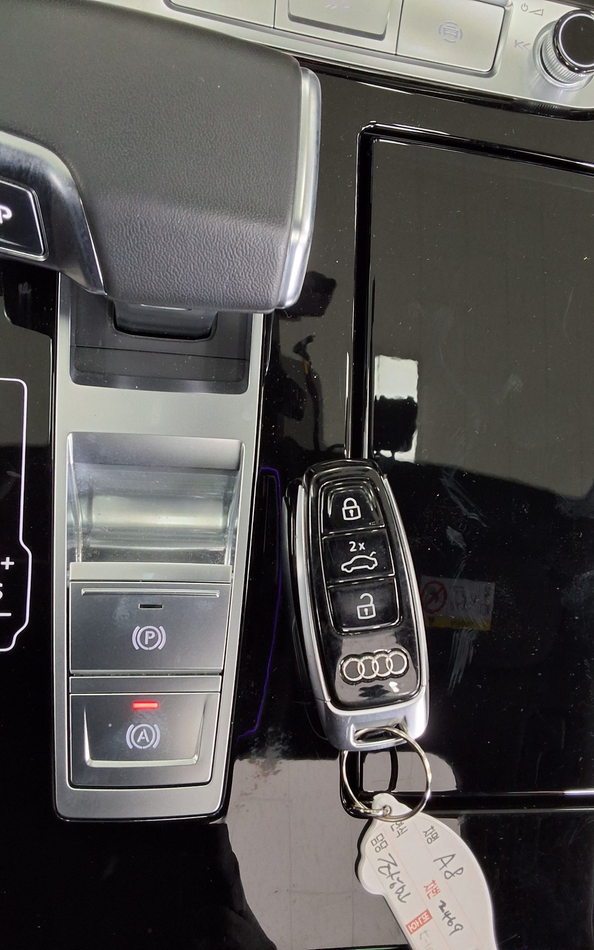 أودي A8 2023 - صورة 18