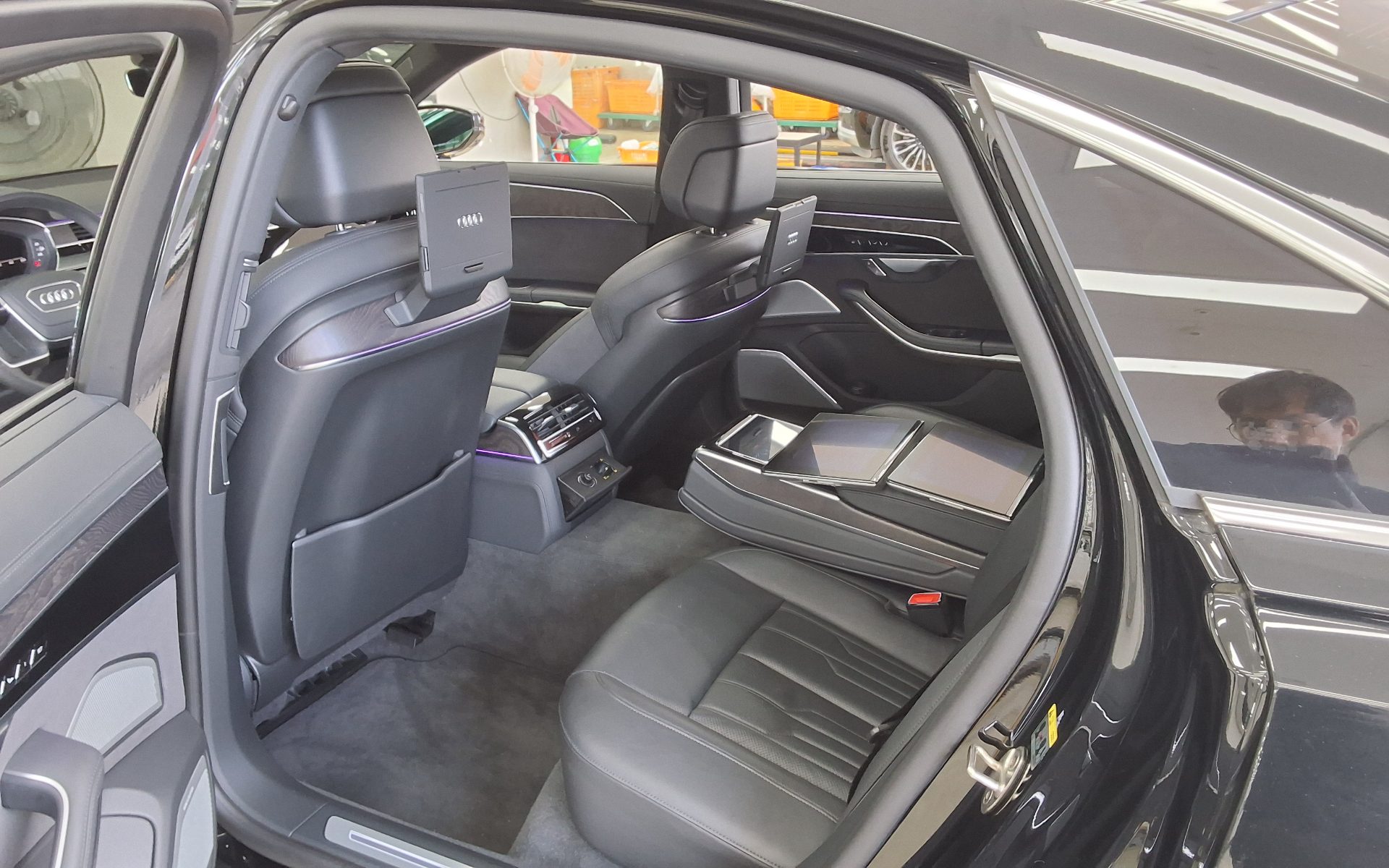 أودي A8 2023 - صورة 11