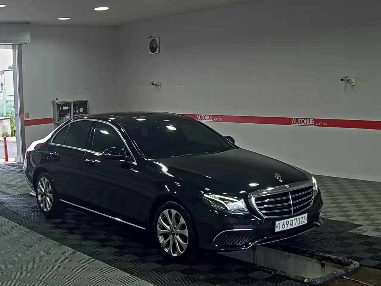 Mercedes-Benz E-Class 2019 - Image 2