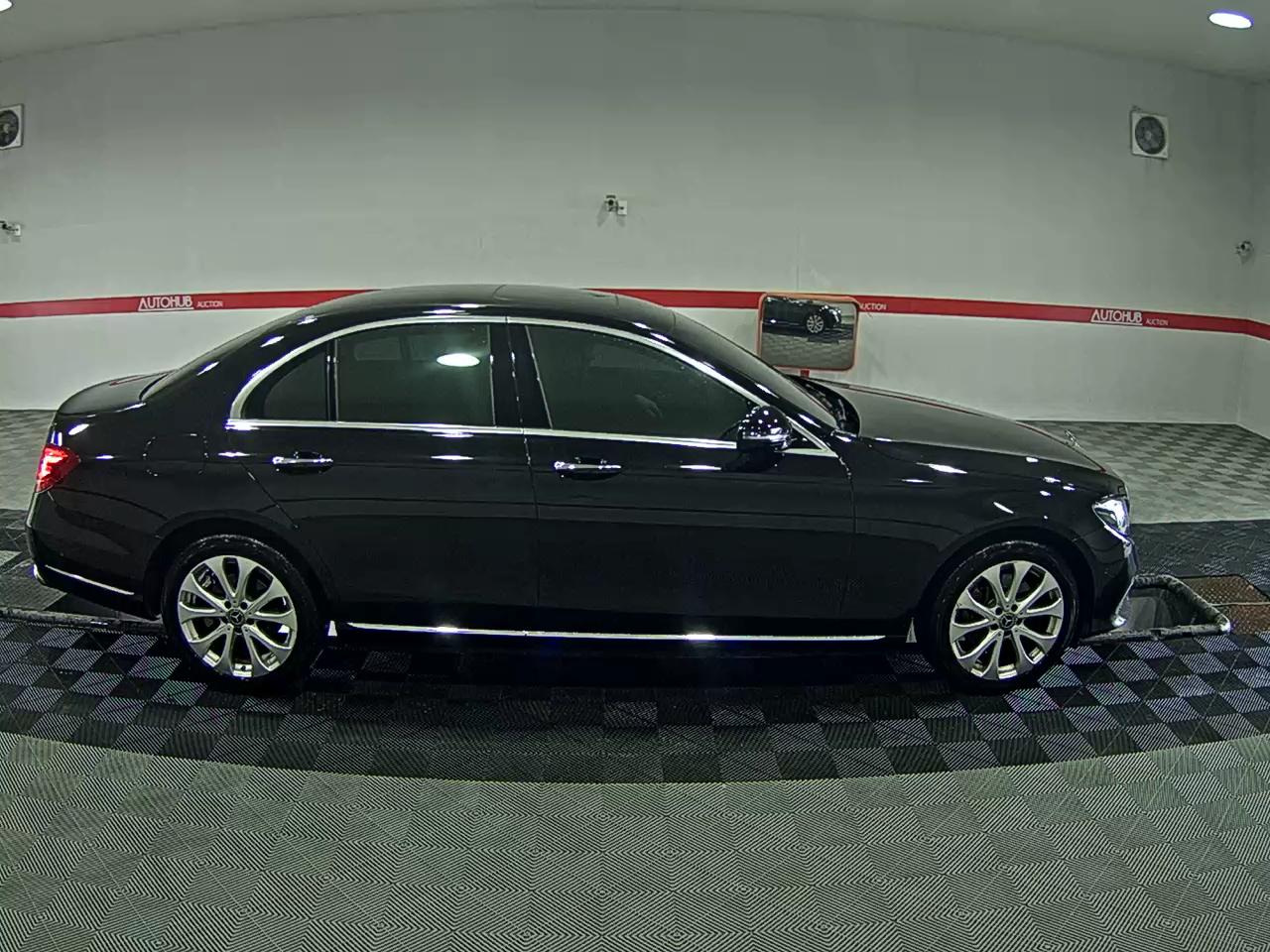 Mercedes-Benz E-Class 2019 - Image 3