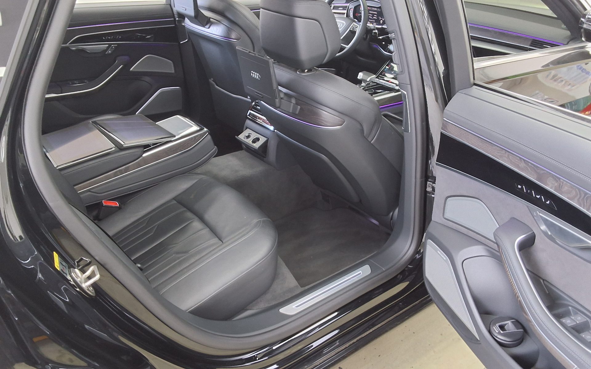 أودي A8 2023 - صورة 12