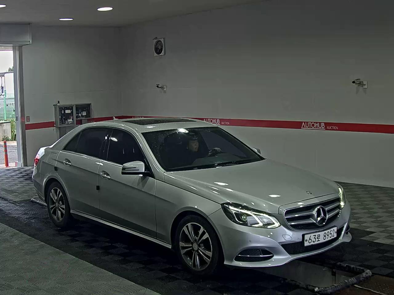 Mercedes-Benz E-Class 2014 - Image 2
