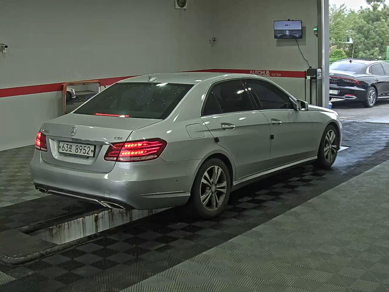 Mercedes-Benz E-Class 2014 - Image 4