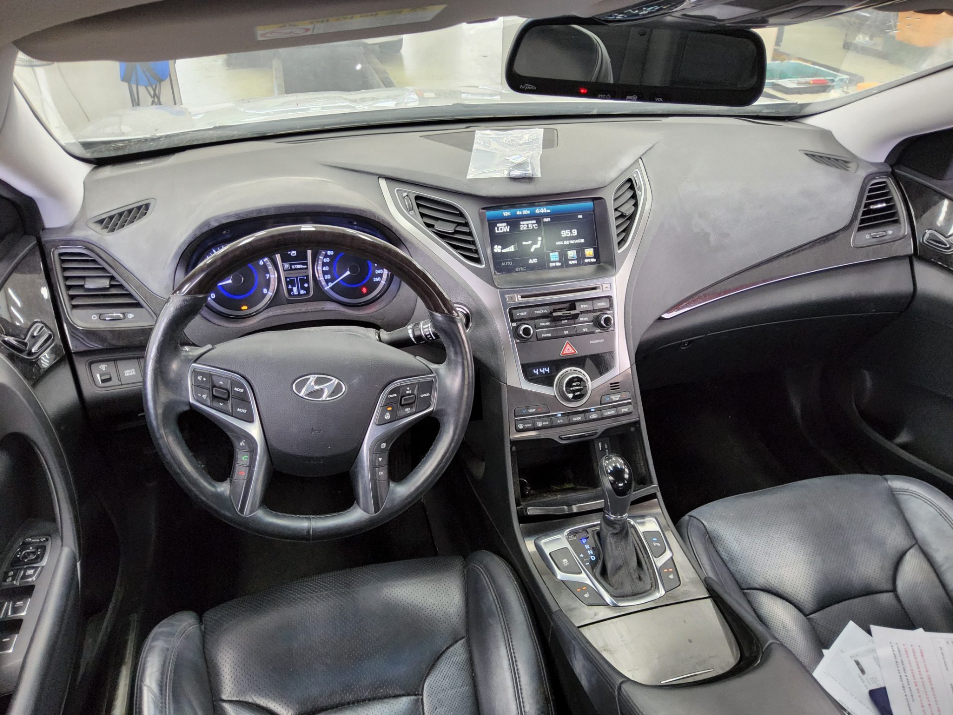 Hyundai Grandeur 2016 - Image 10