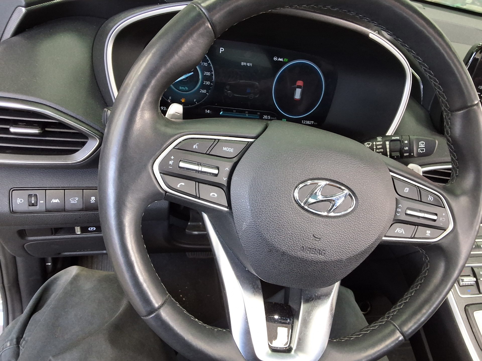 Hyundai Santa Fe 2023 - Image 21