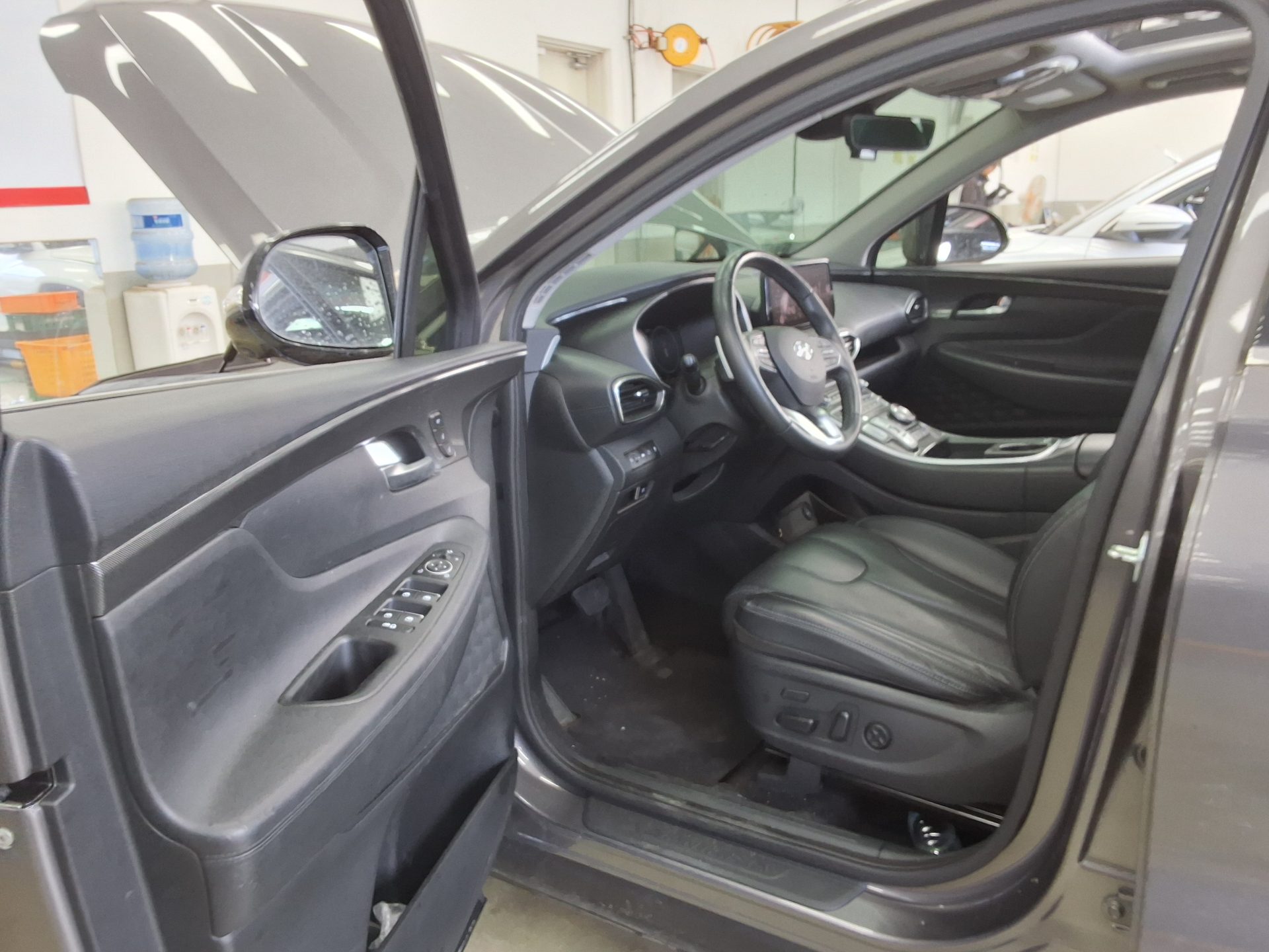 Hyundai Santa Fe 2023 - Image 9