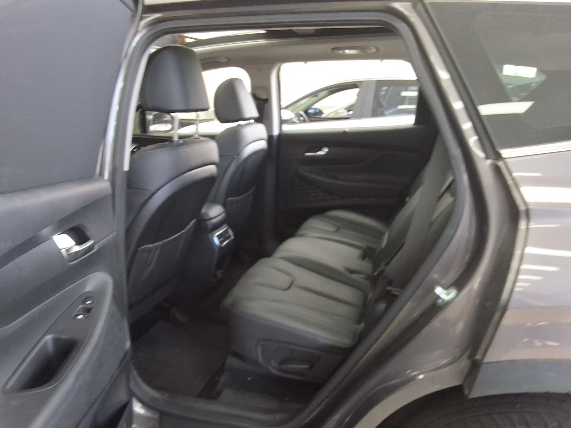 Hyundai Santa Fe 2023 - Image 11