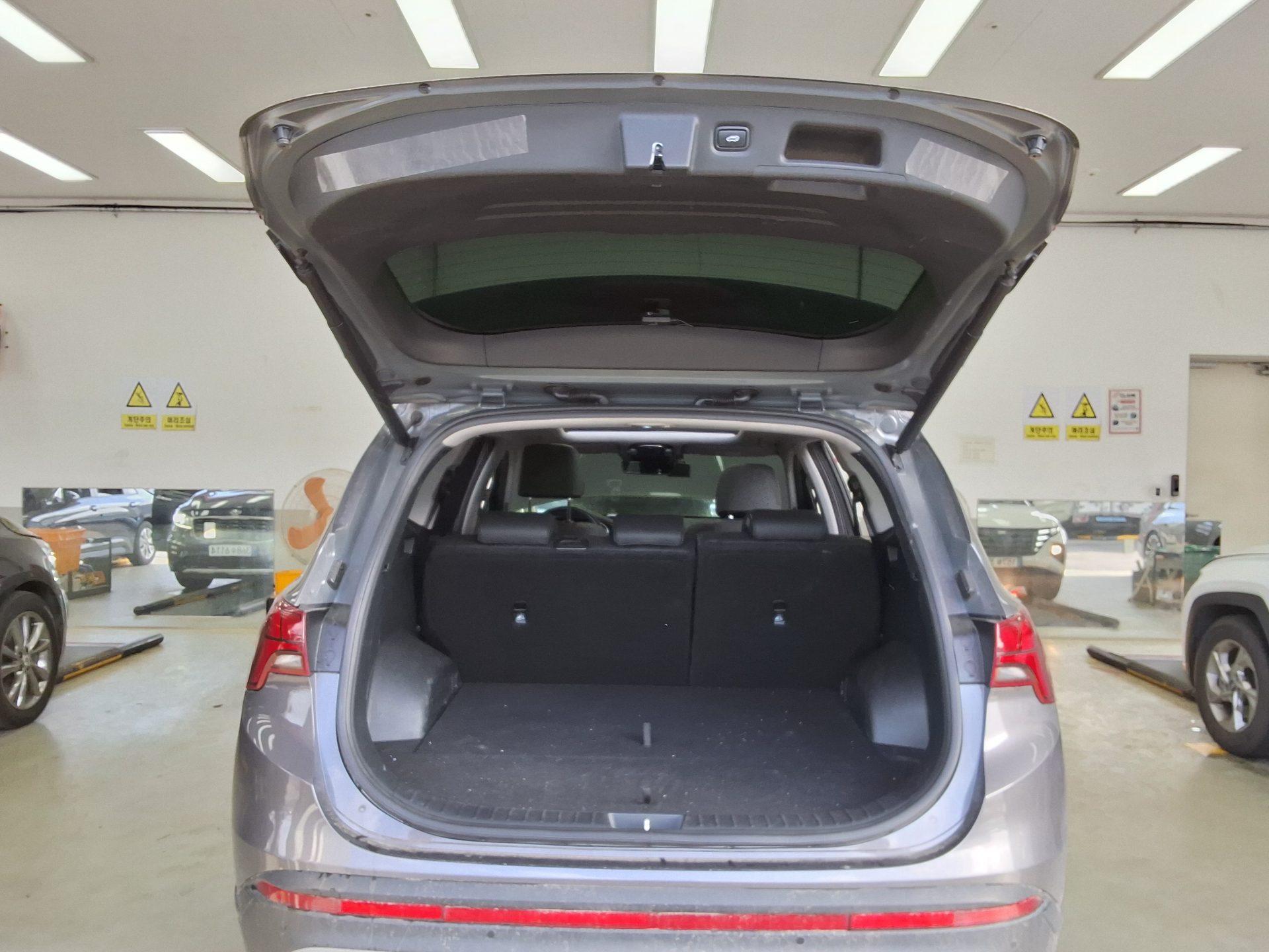 Hyundai Santa Fe 2023 - Image 14