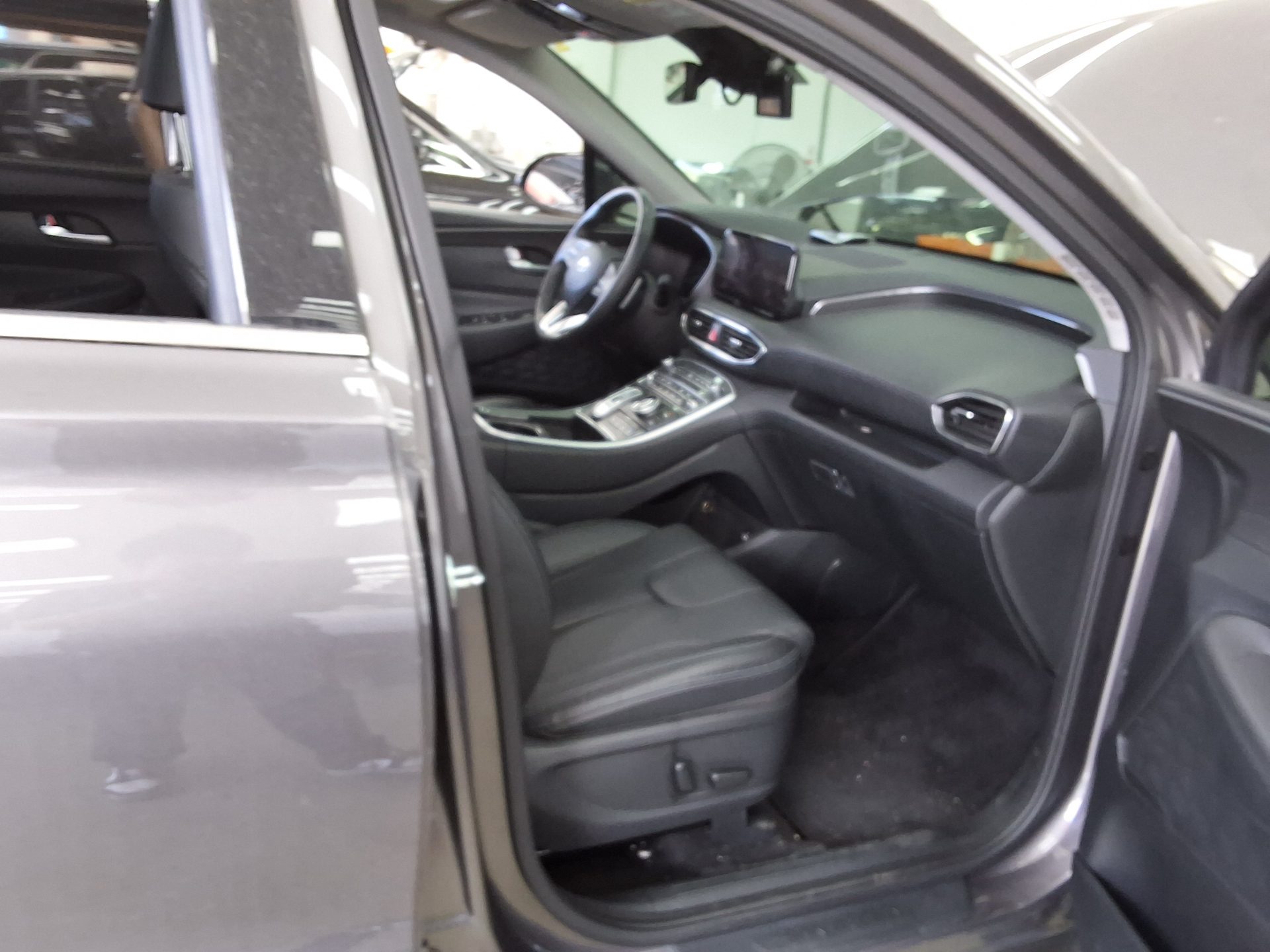 Hyundai Santa Fe 2023 - Image 13
