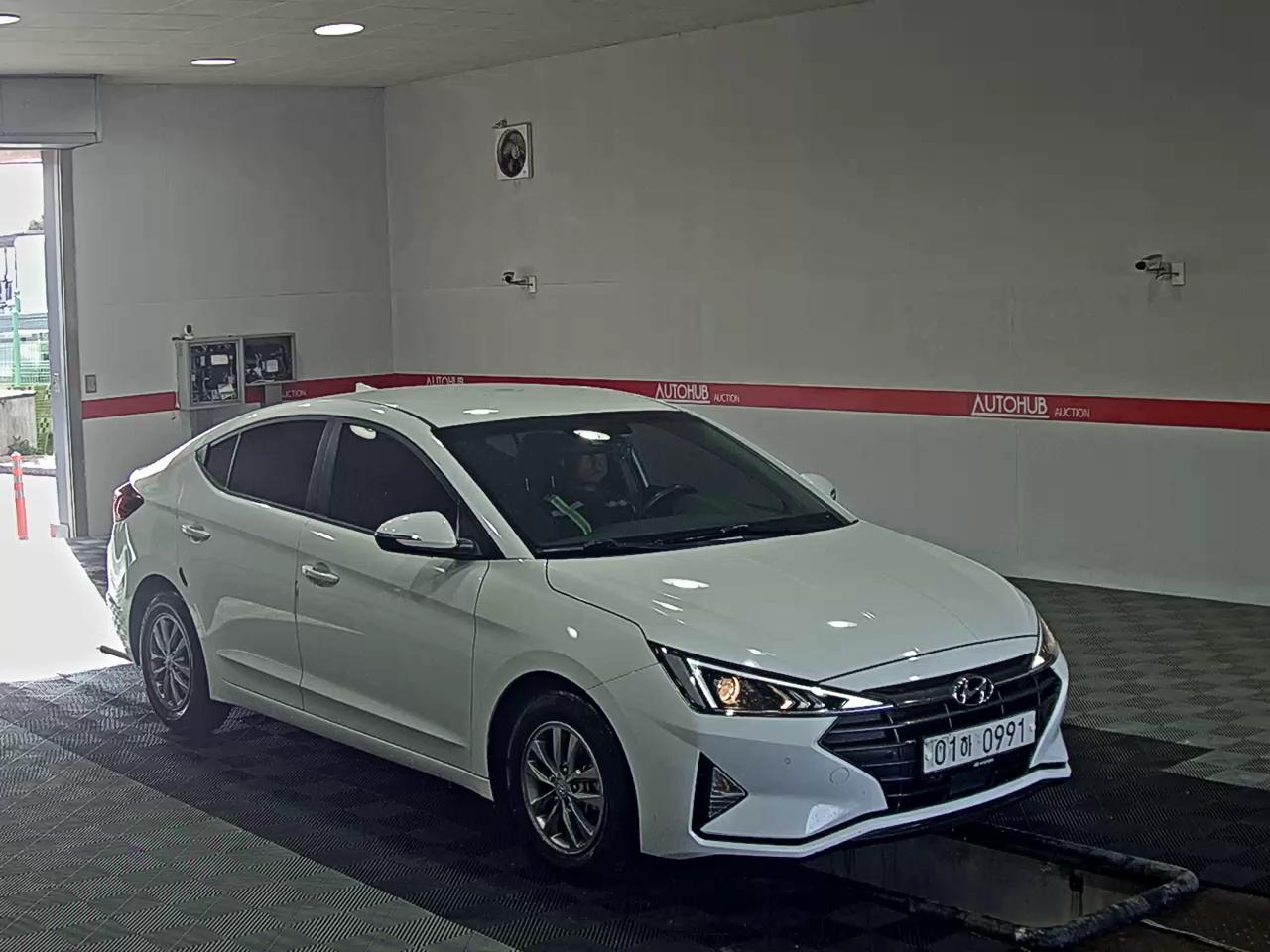 Hyundai Elantra 2019 - Image 2