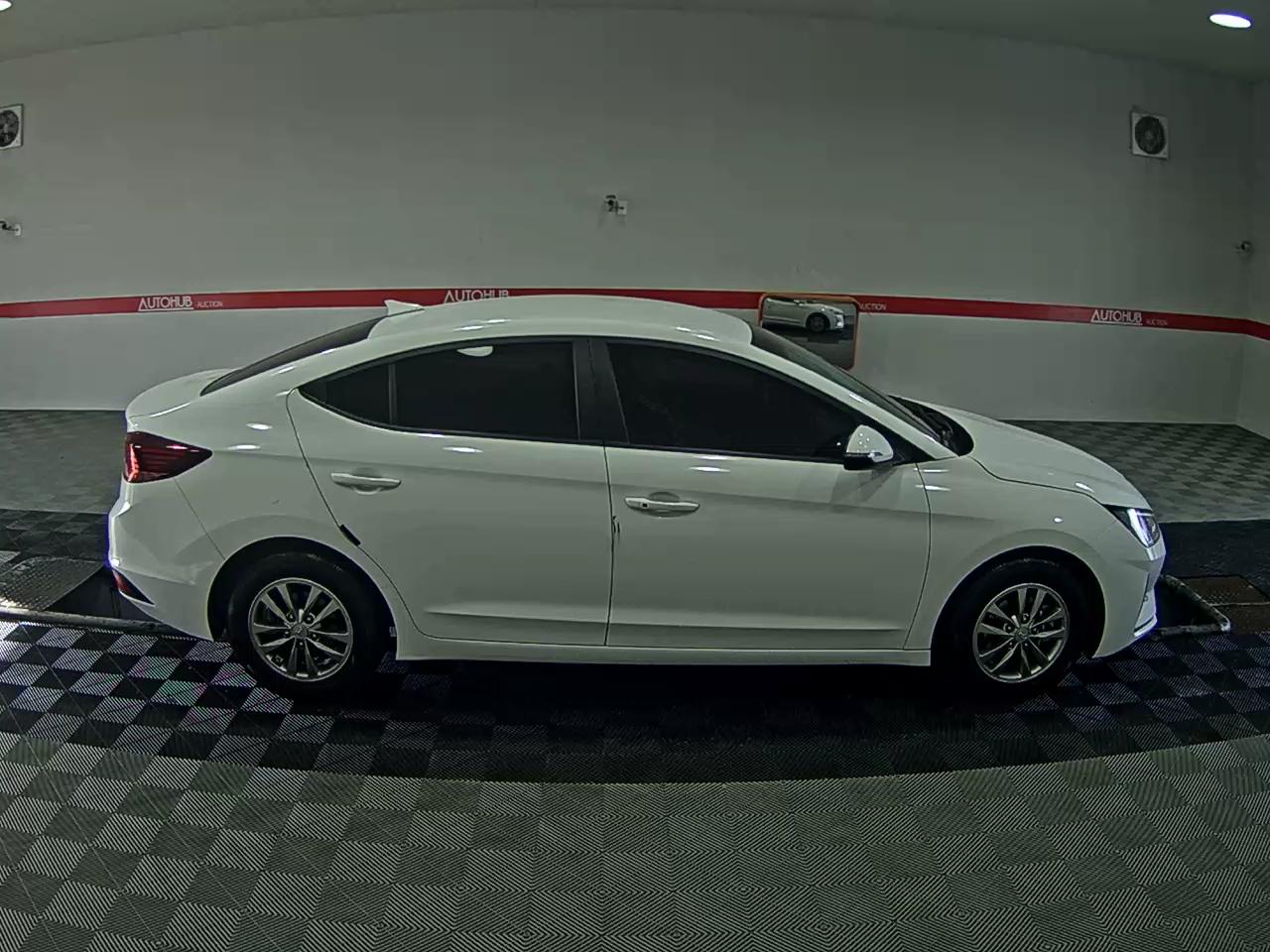 Hyundai Elantra 2019 - Image 3