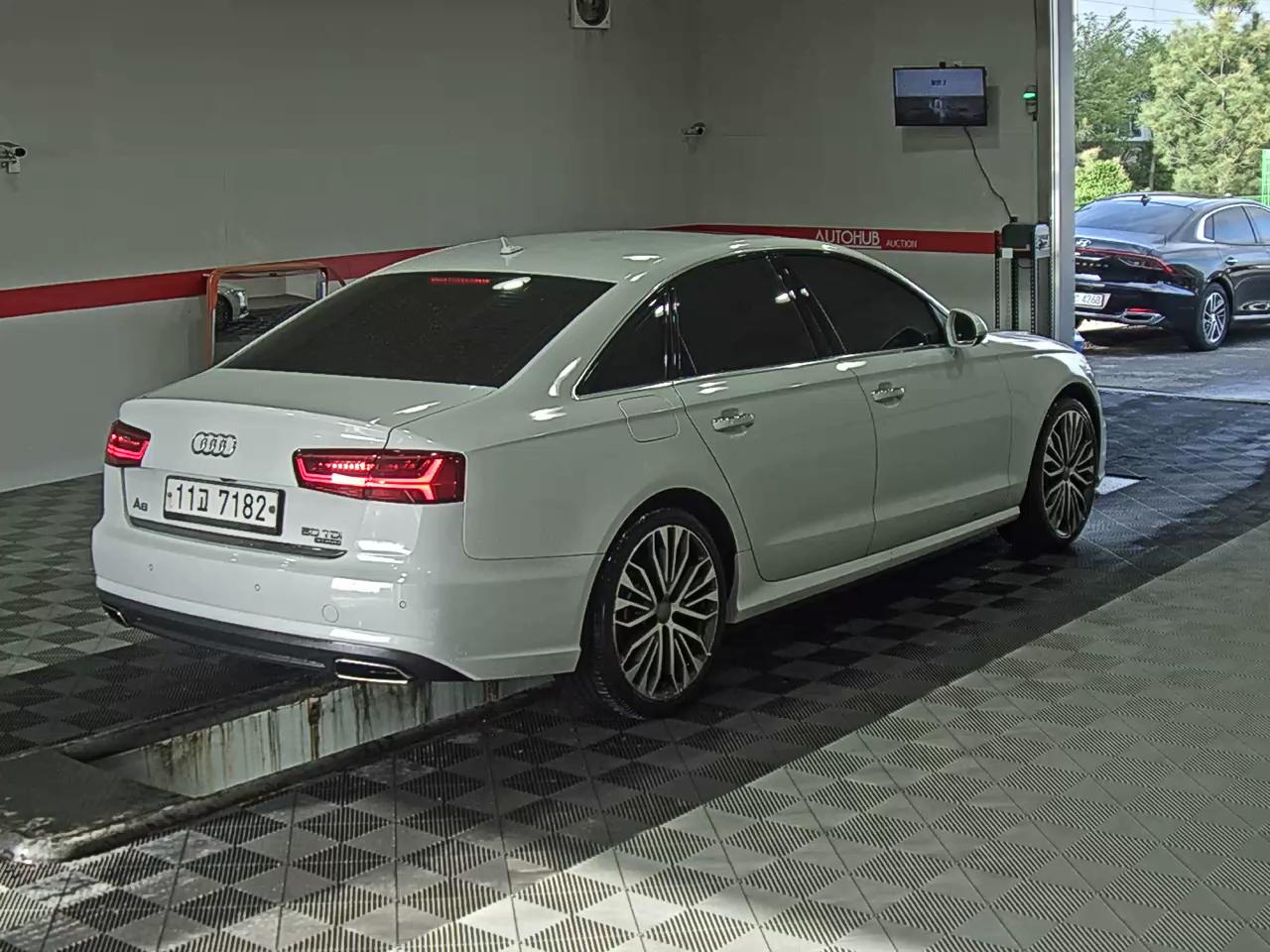 أودي A6 2016 - صورة 4