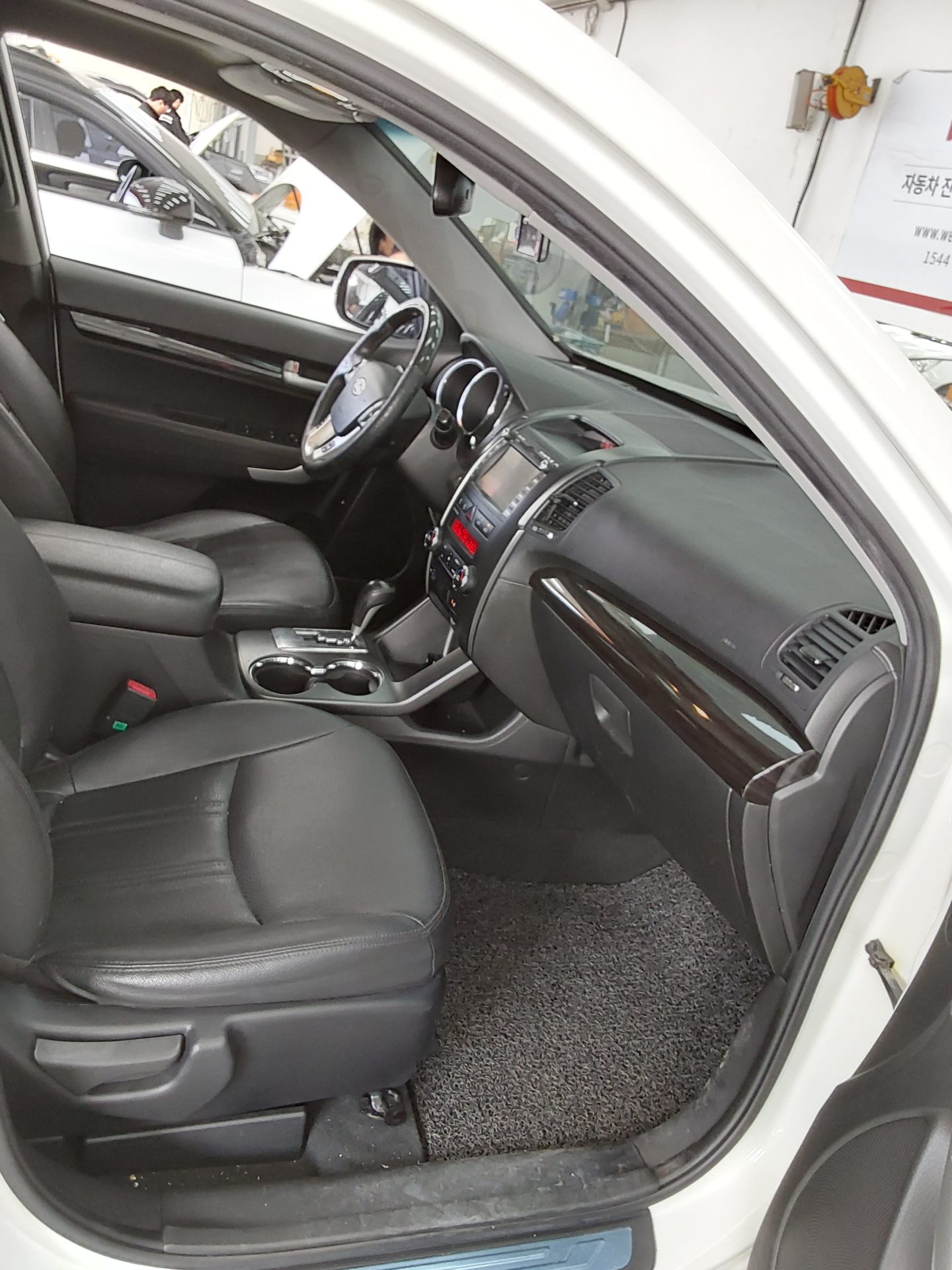 كيا سورينتو 2012 - صورة 13