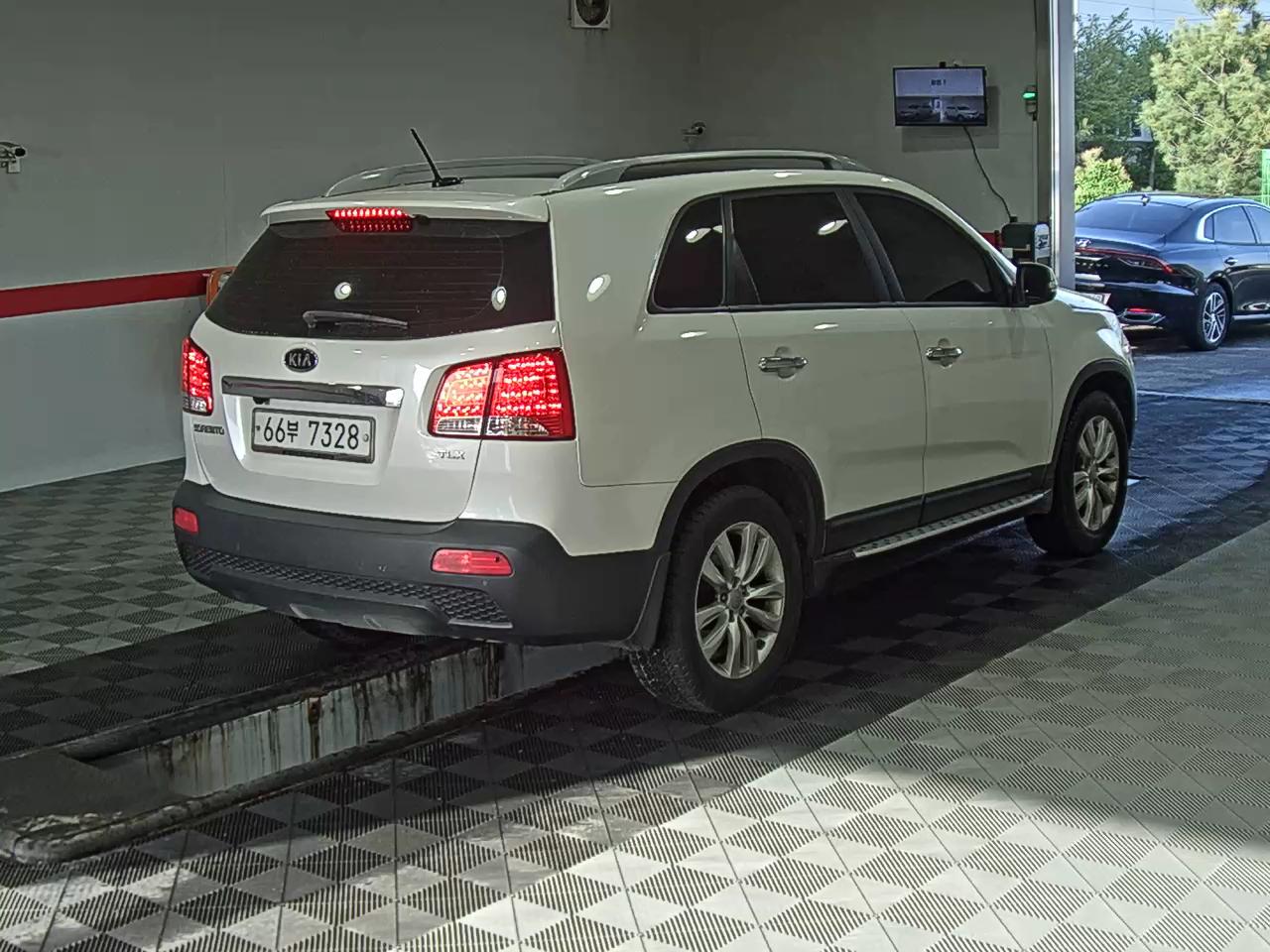 كيا سورينتو 2012 - صورة 4