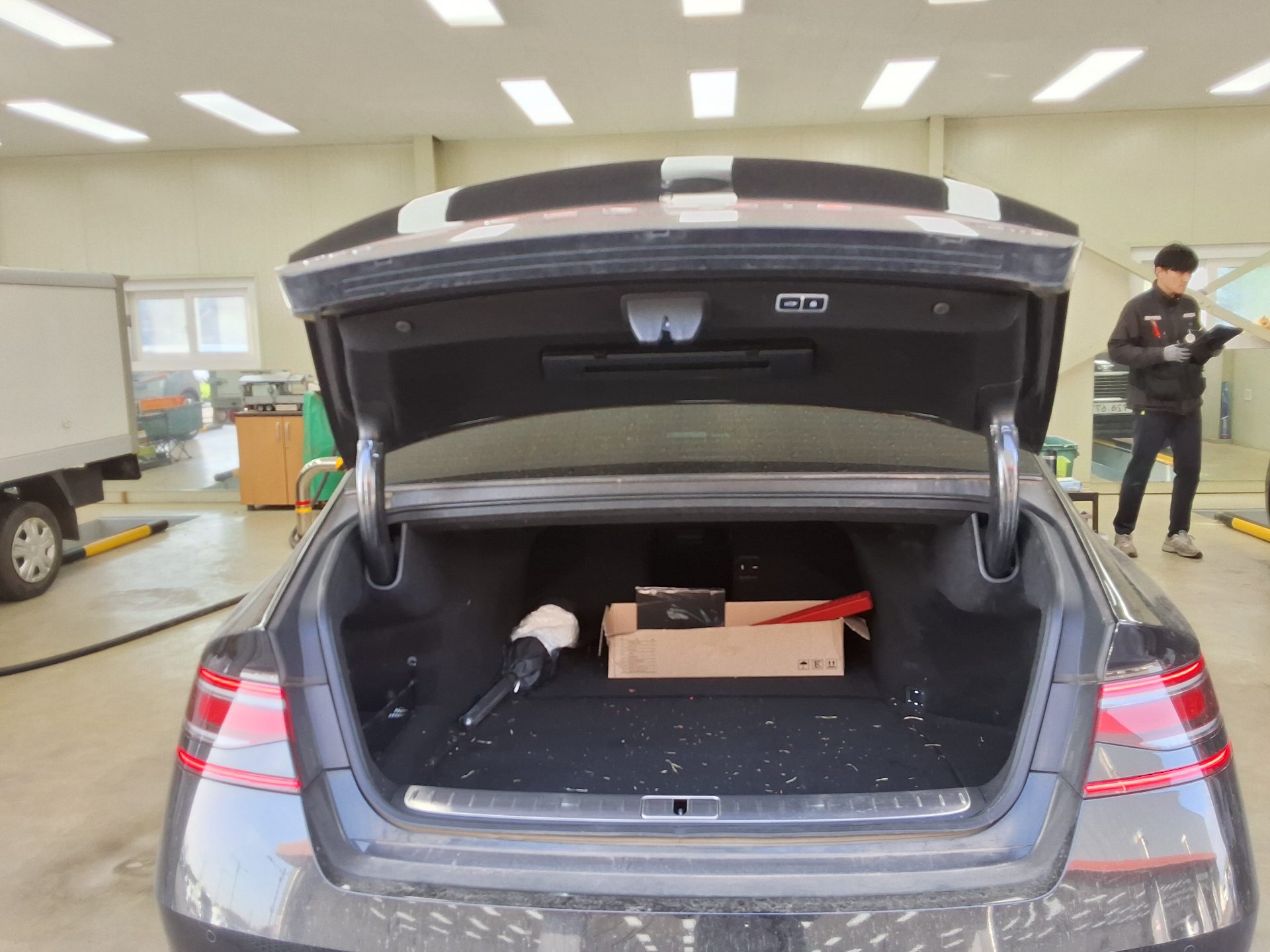 هيونداي جينيسيس 2023 - صورة 14