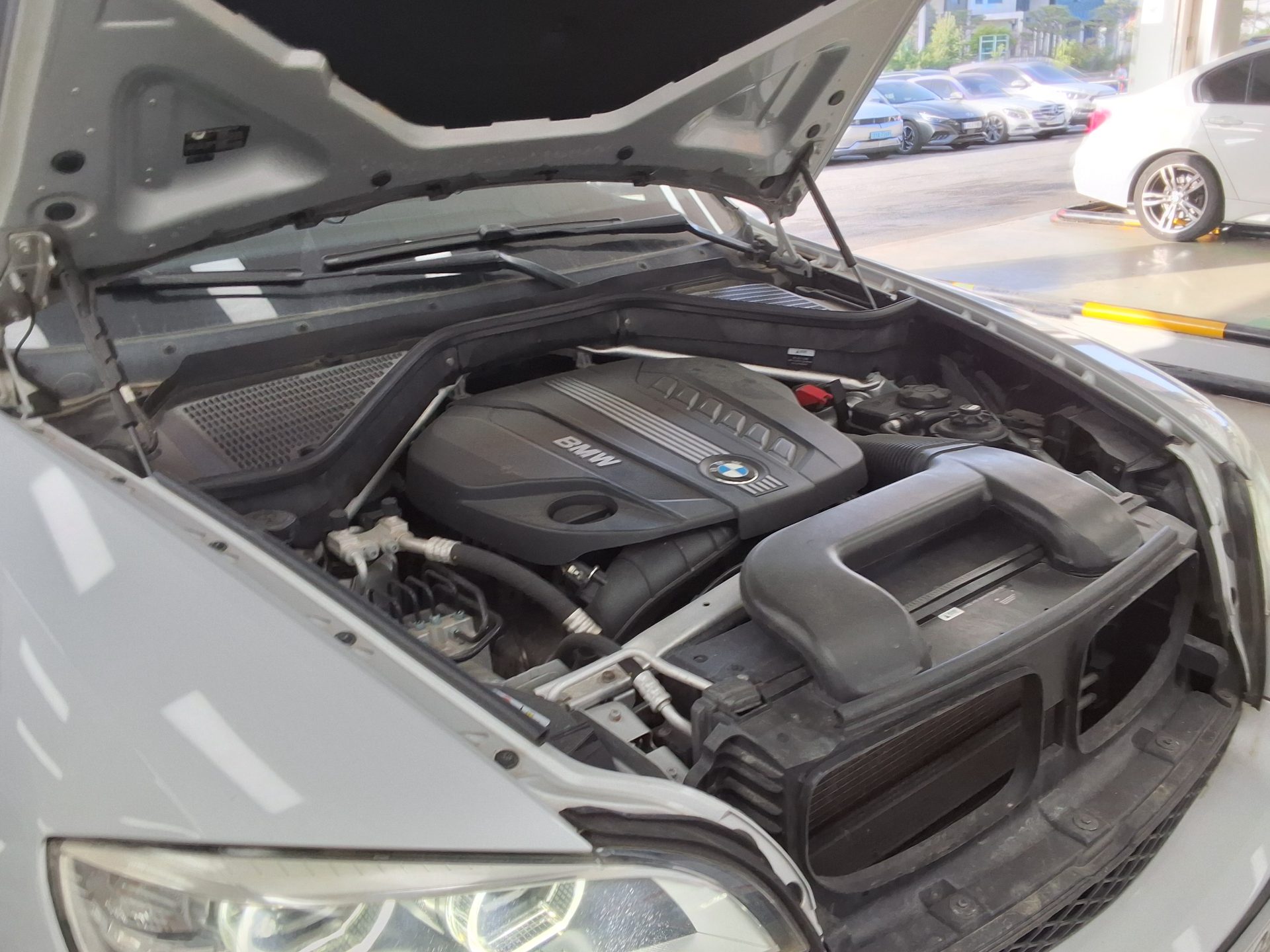 بي إم دبليو X6 2014 - صورة 16