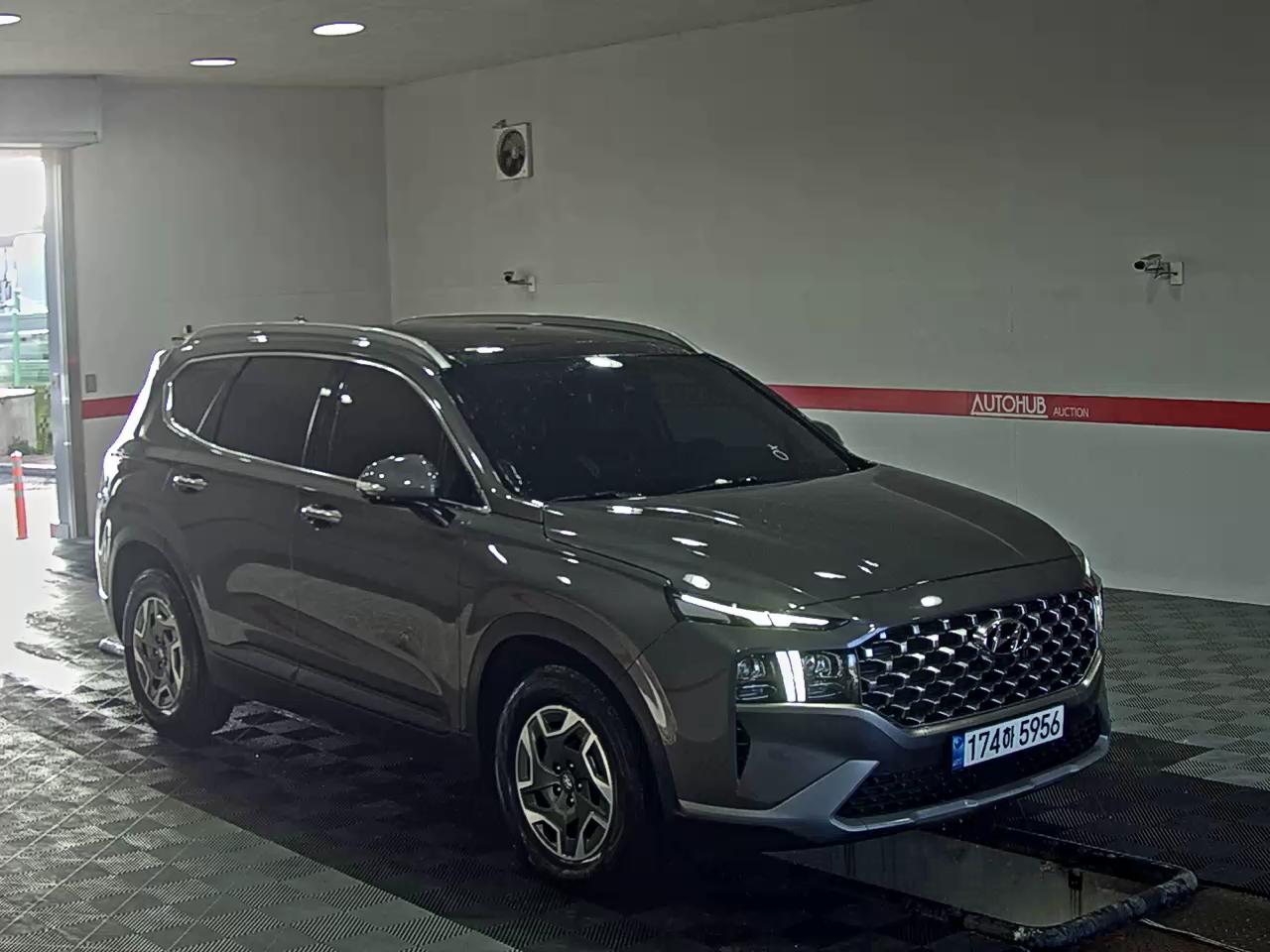 Hyundai Santa Fe 2023 - Image 2