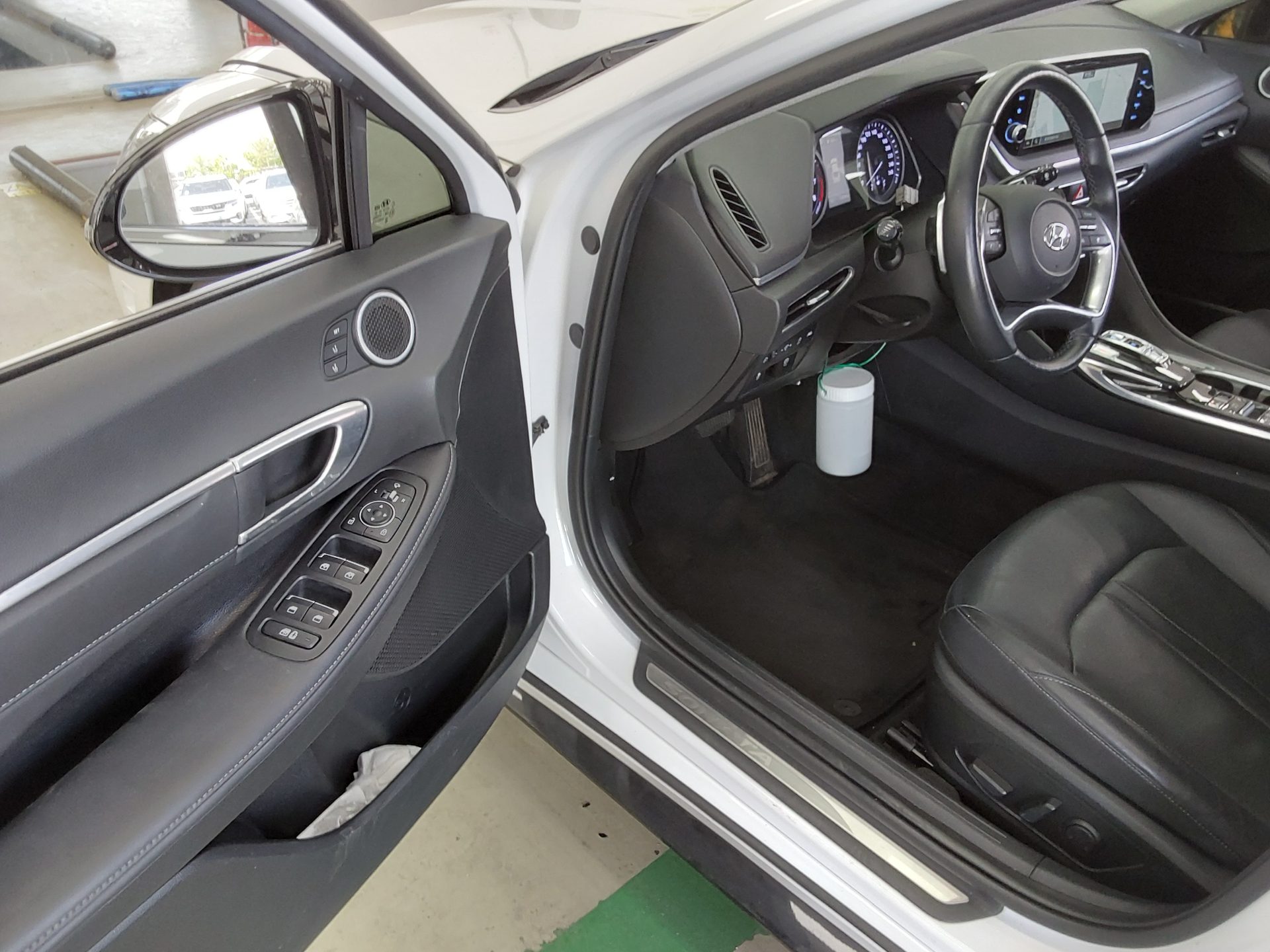 Hyundai Sonata 2023 - Image 9