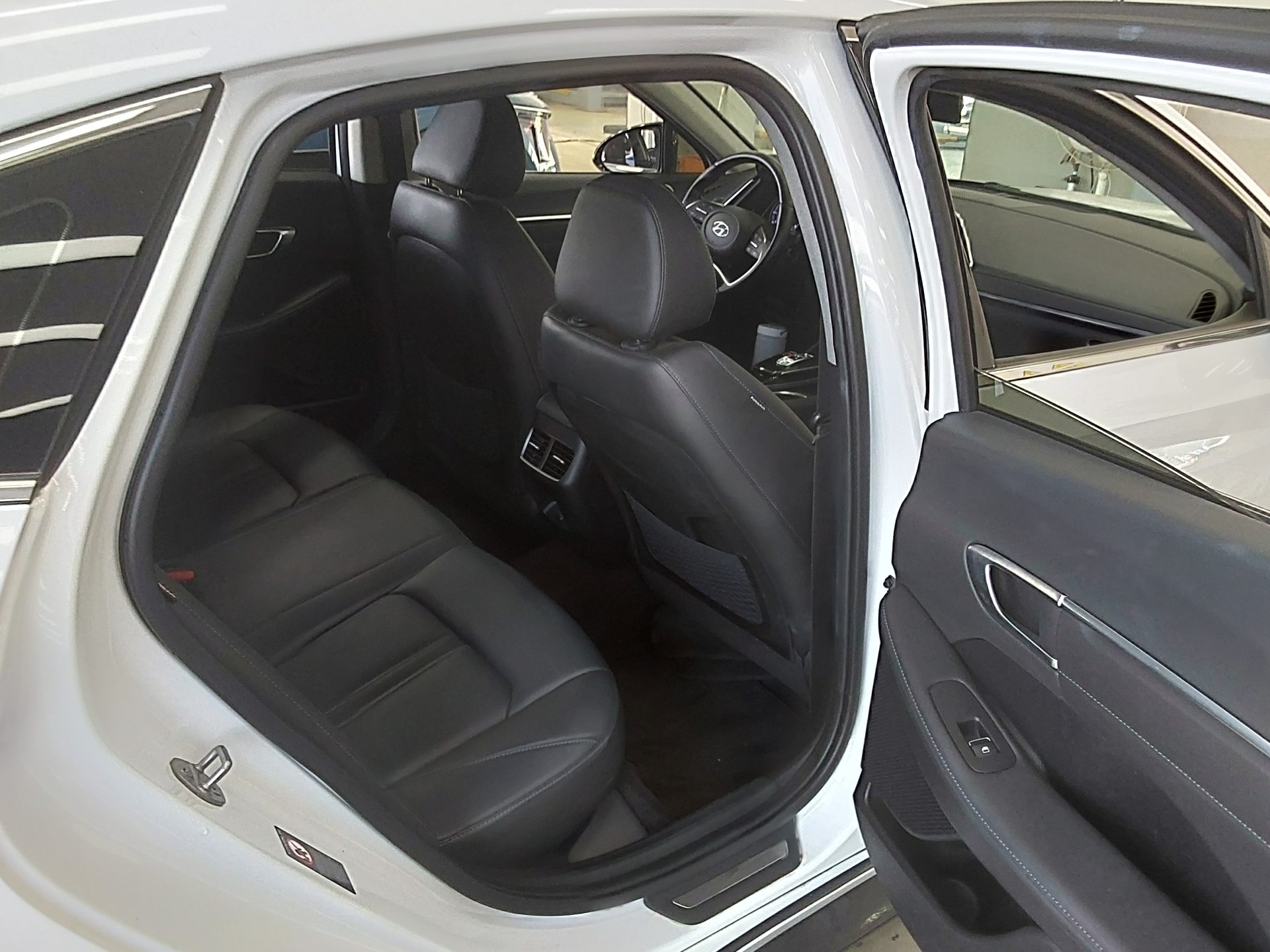 Hyundai Sonata 2023 - Image 12