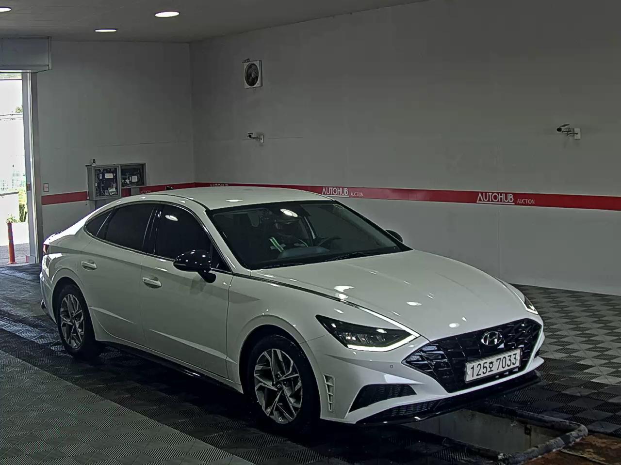 Hyundai Sonata 2023 - Image 2