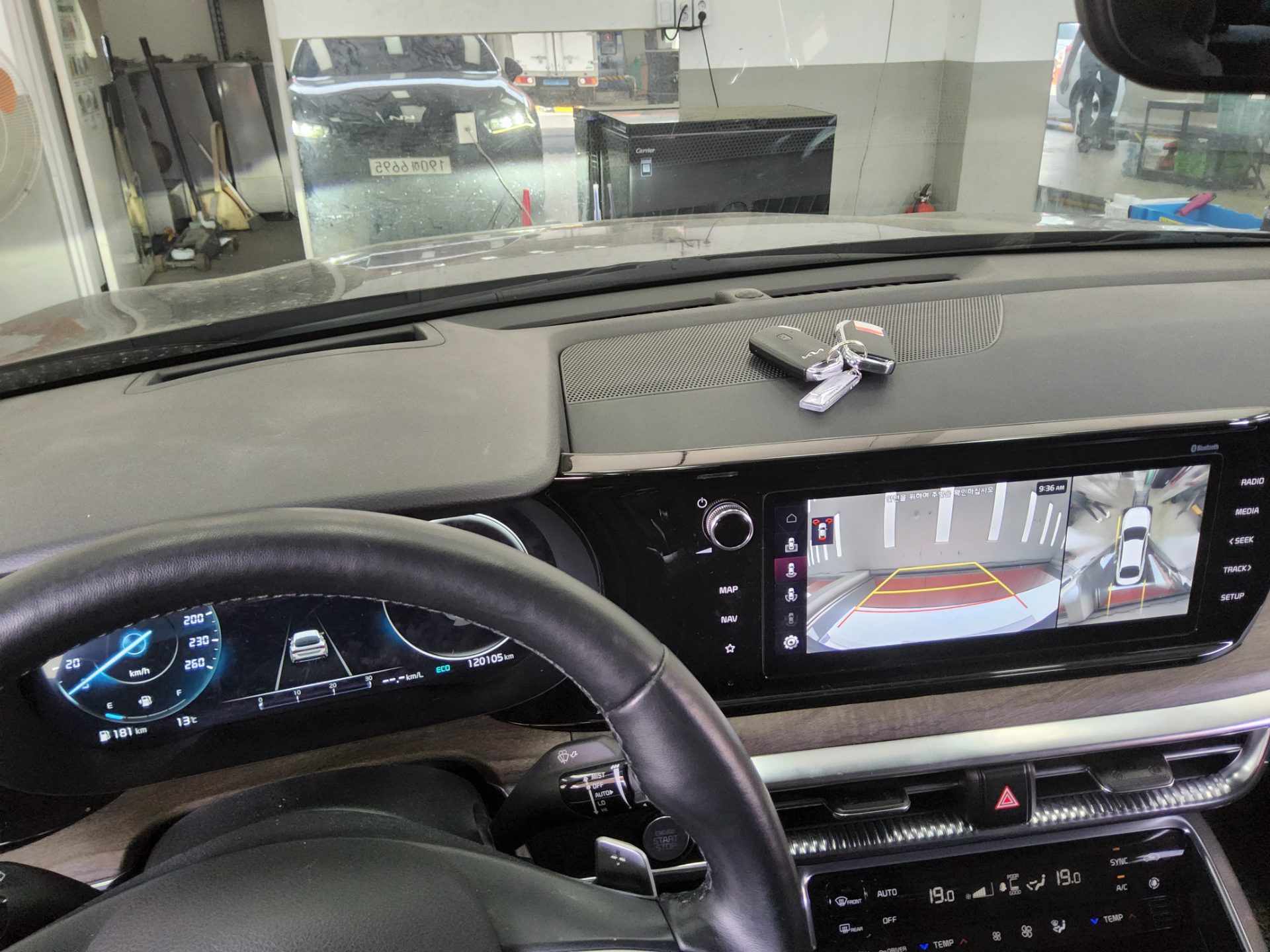 Kia K5 2023 - Image 17