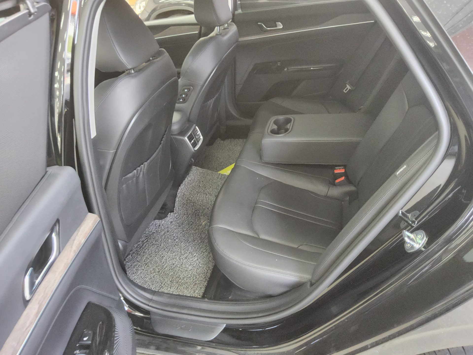 Kia K5 2023 - Image 11