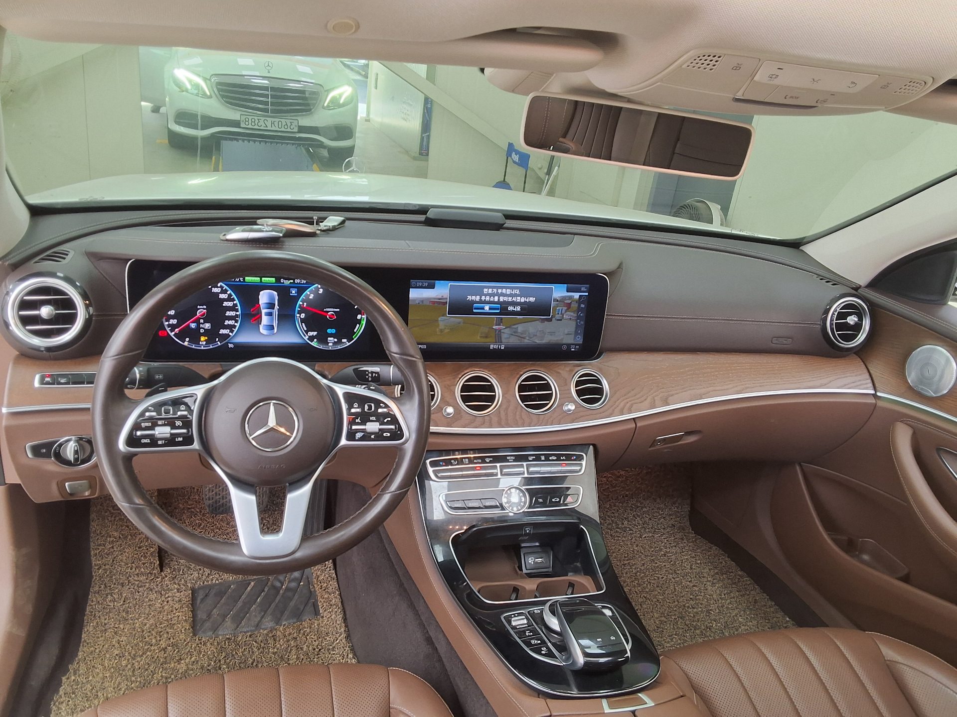 مرسيدس بنز إي كلاس 2019 - صورة 19