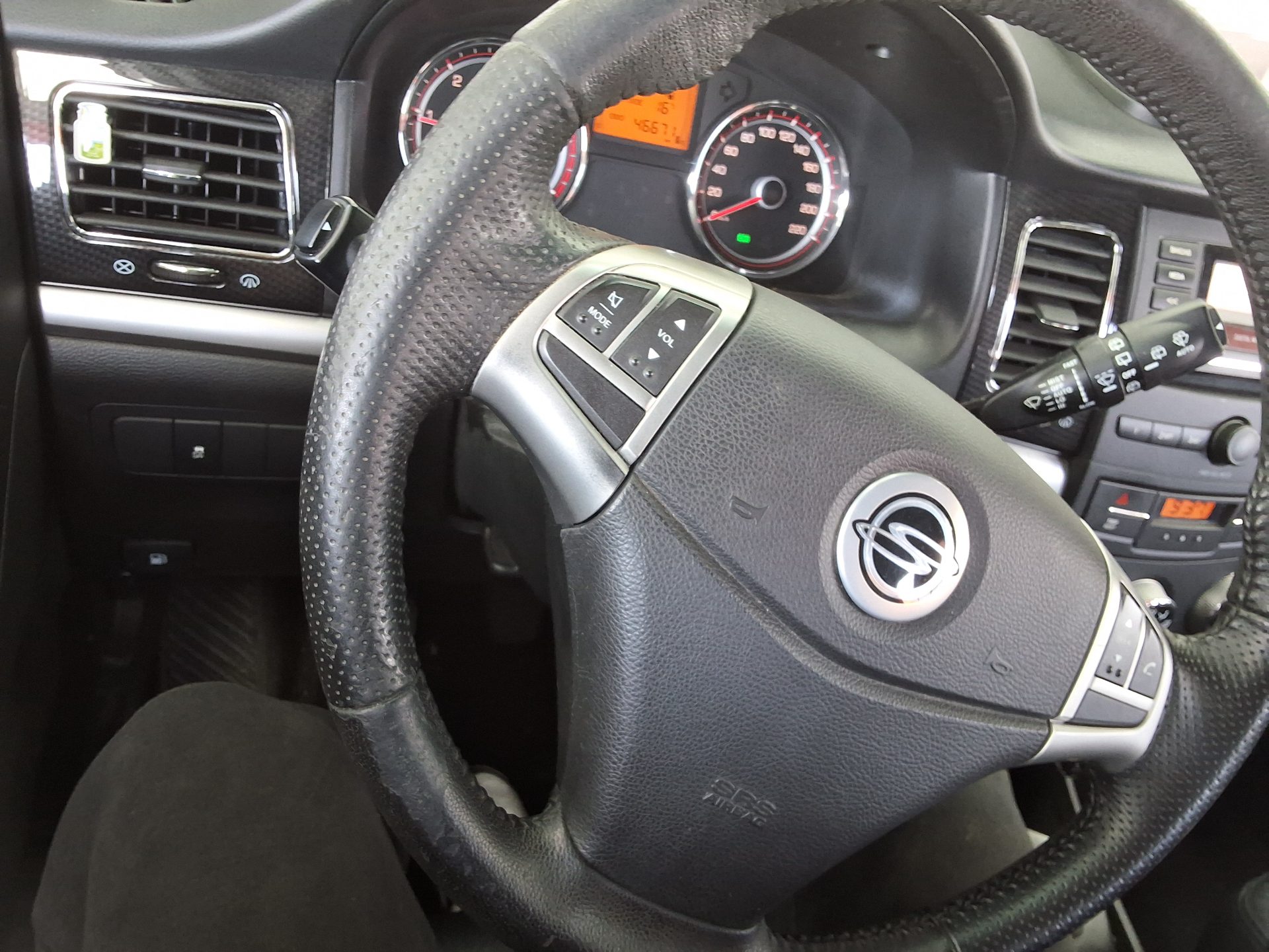 KG Mobility Korando 2013 - Image 20