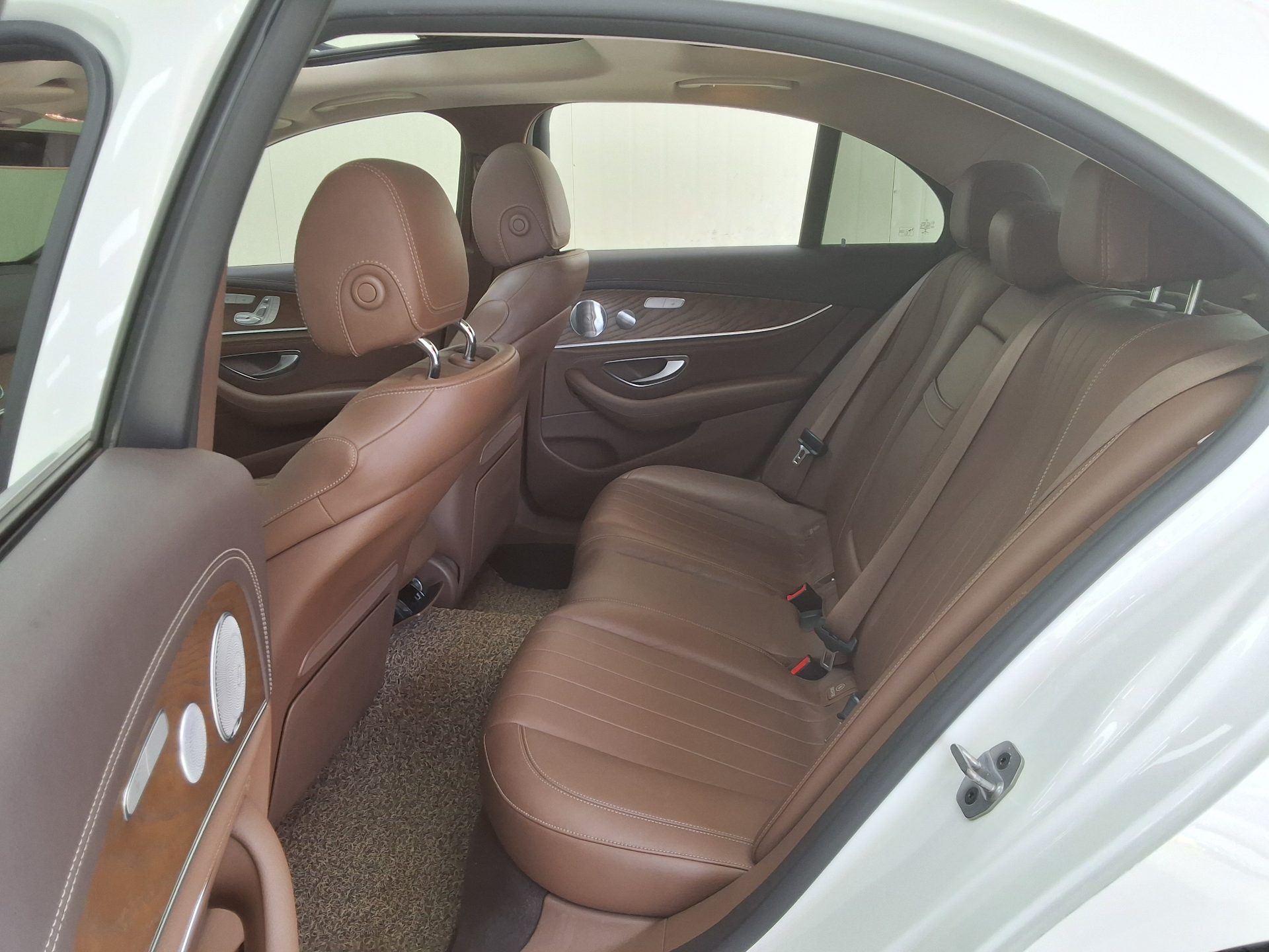 مرسيدس بنز إي كلاس 2019 - صورة 11