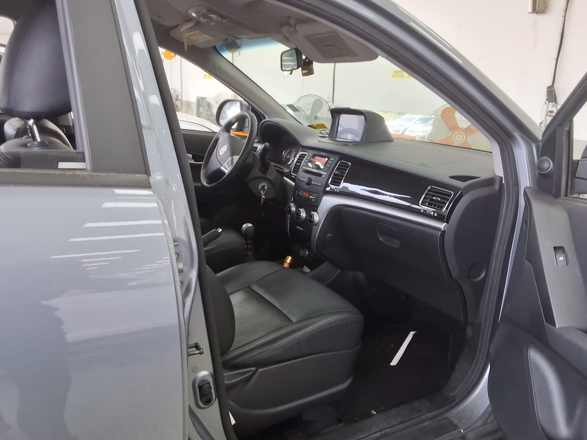 KG Mobility Korando 2013 - Image 13