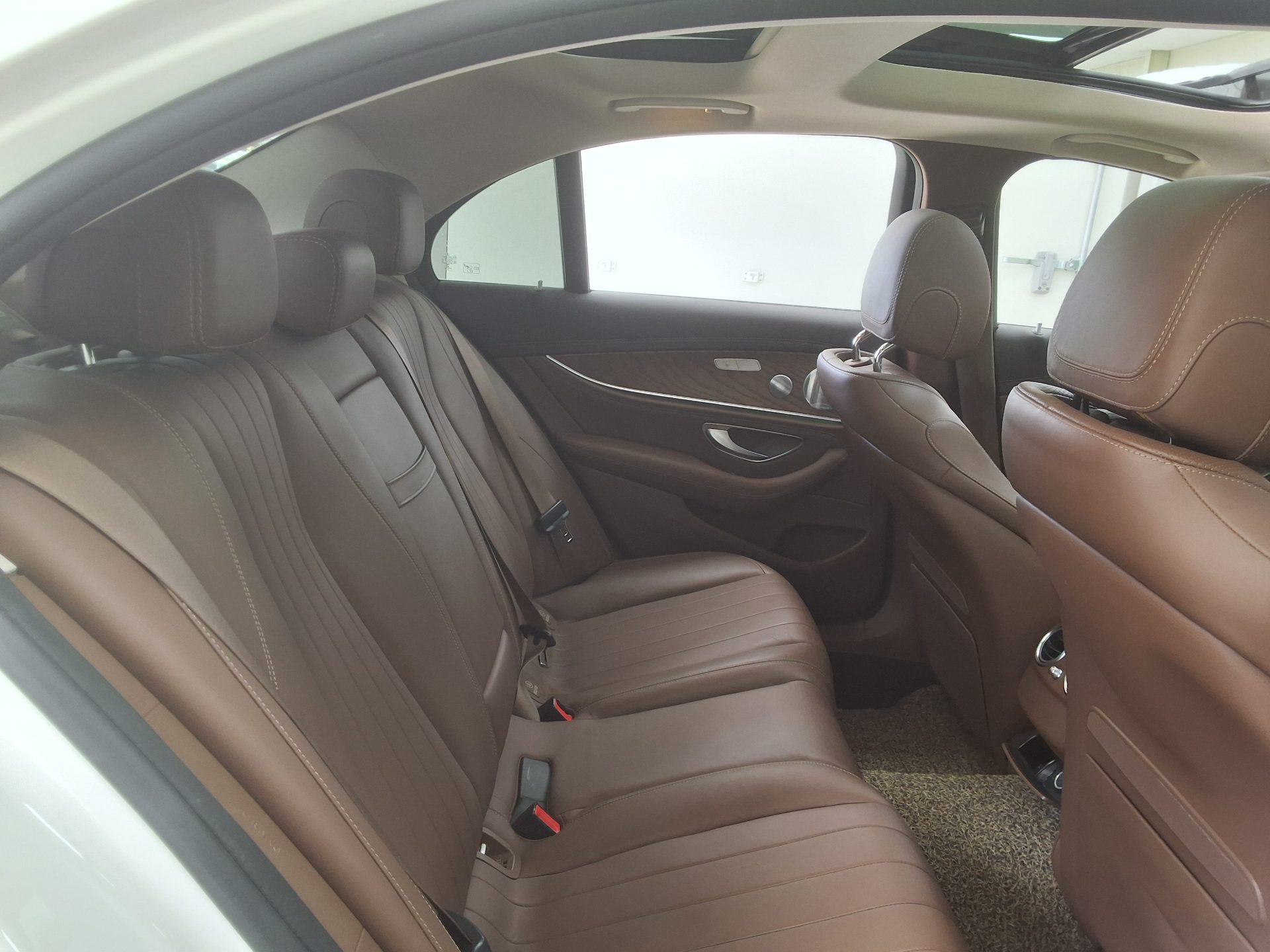 مرسيدس بنز إي كلاس 2019 - صورة 12