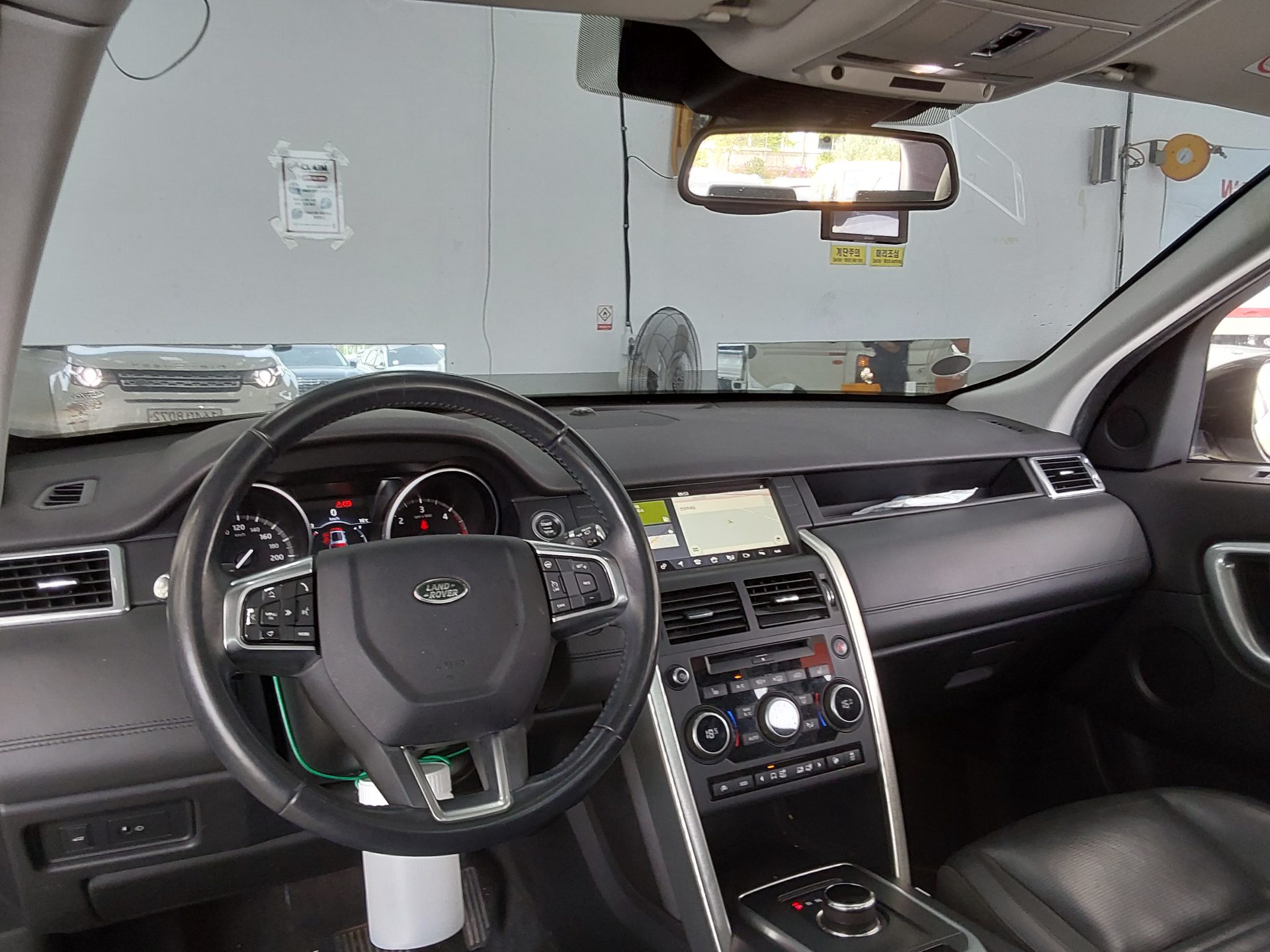 Land Rover Discovery 2017 - Image 10