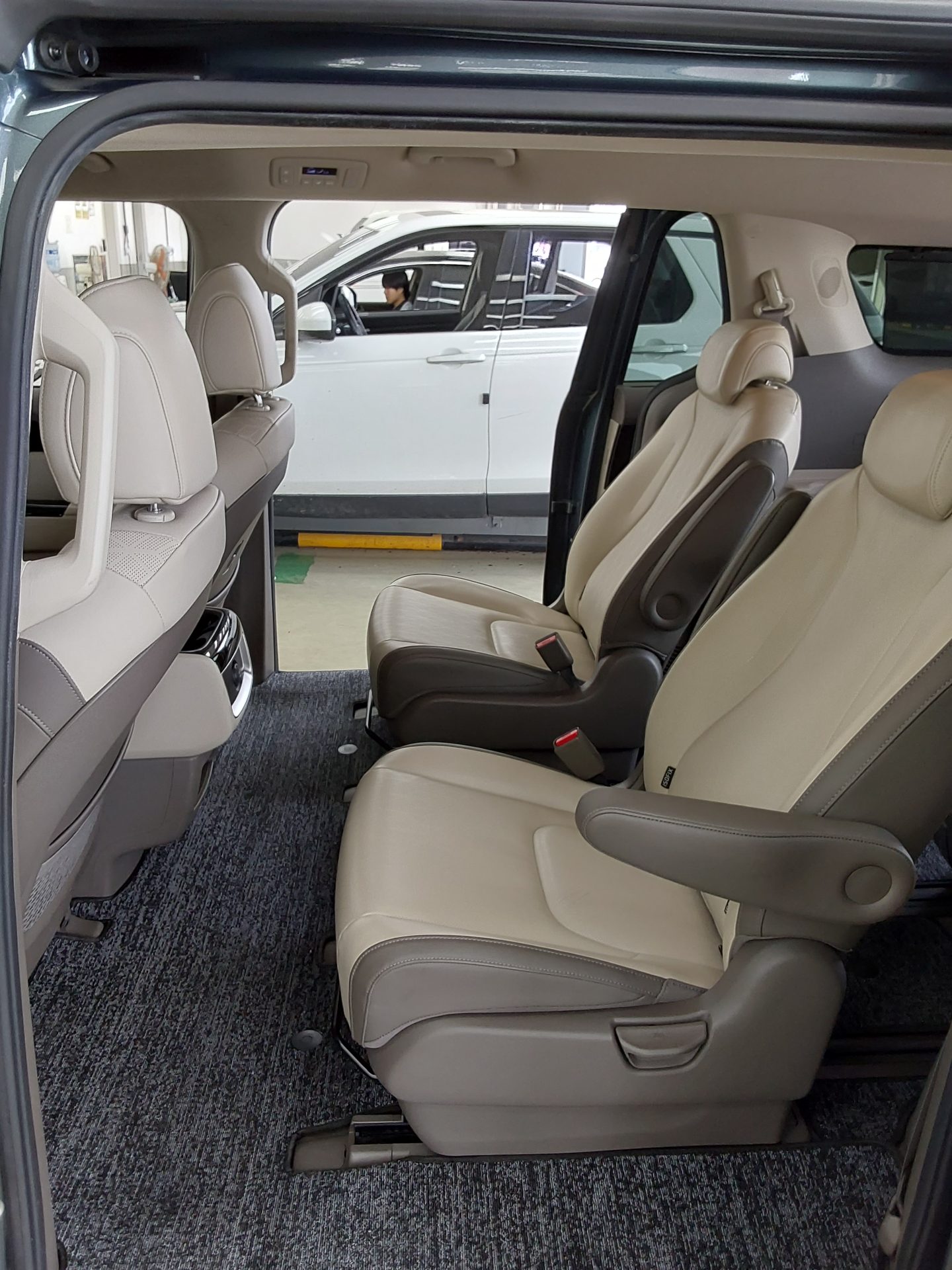Kia SEDONA 2021 - Image 11