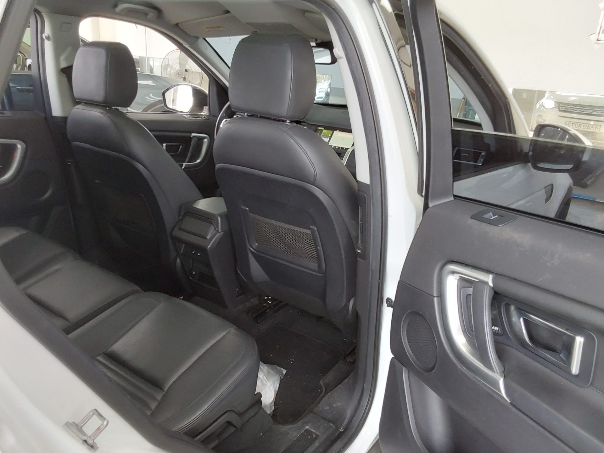 Land Rover Discovery 2017 - Image 12