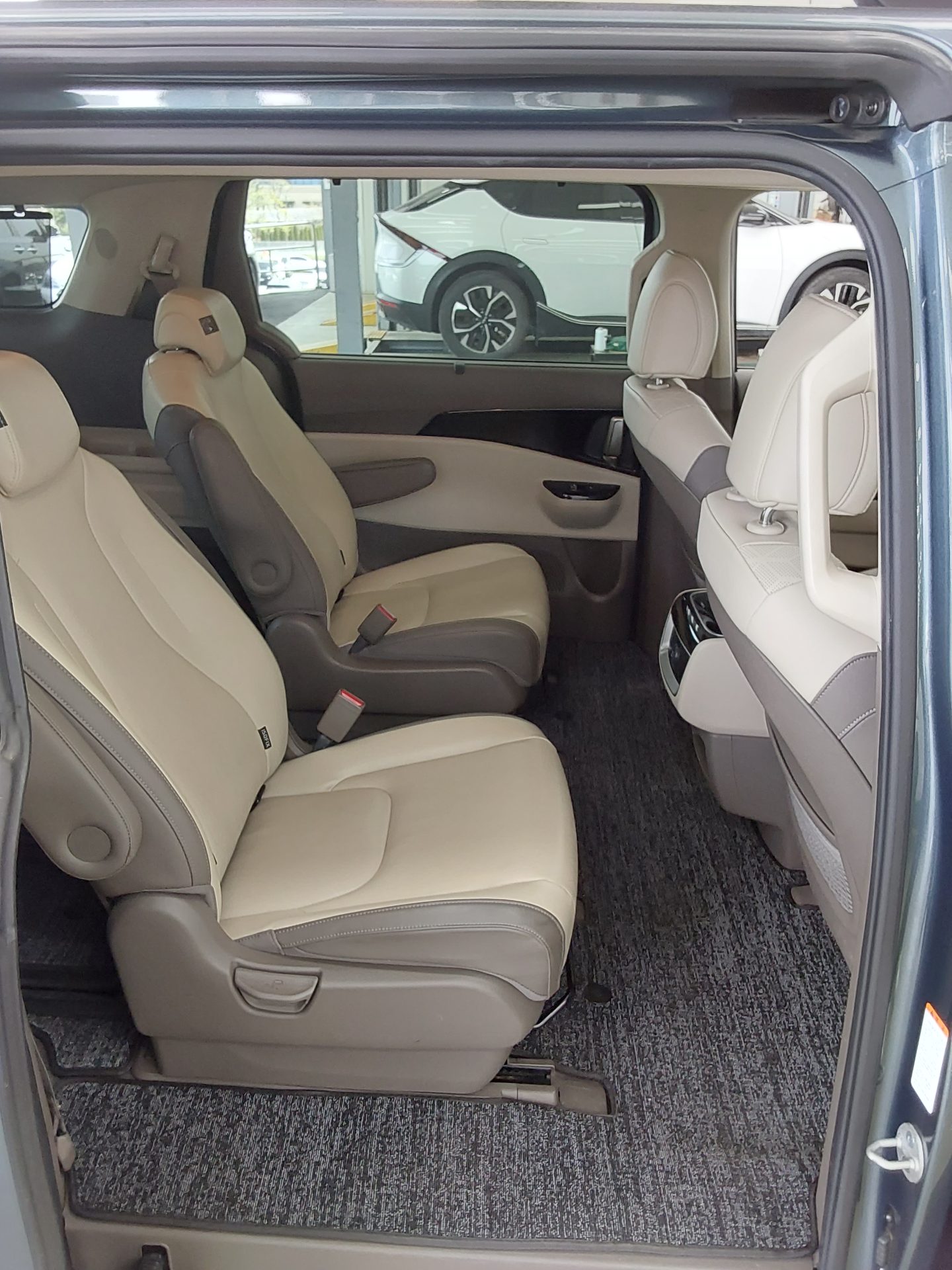 Kia SEDONA 2021 - Image 12